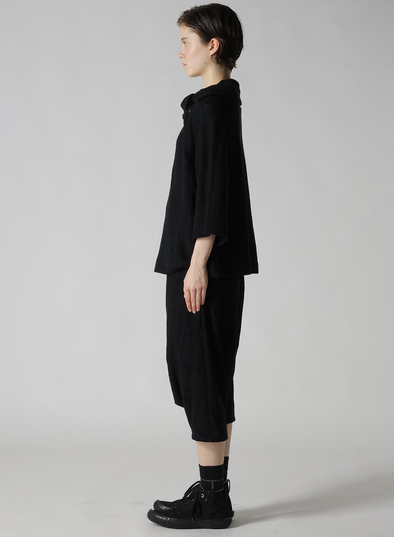 GEOMETRIC SHEER COLLARED RAGLAN PULLOVER