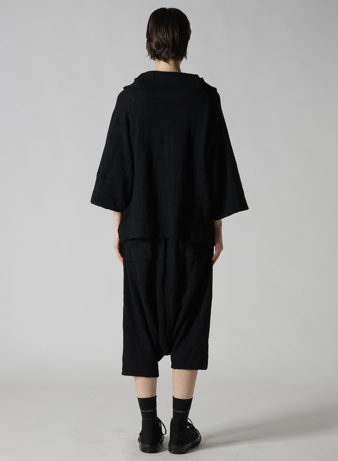 GEOMETRIC SHEER COLLARED RAGLAN PULLOVER