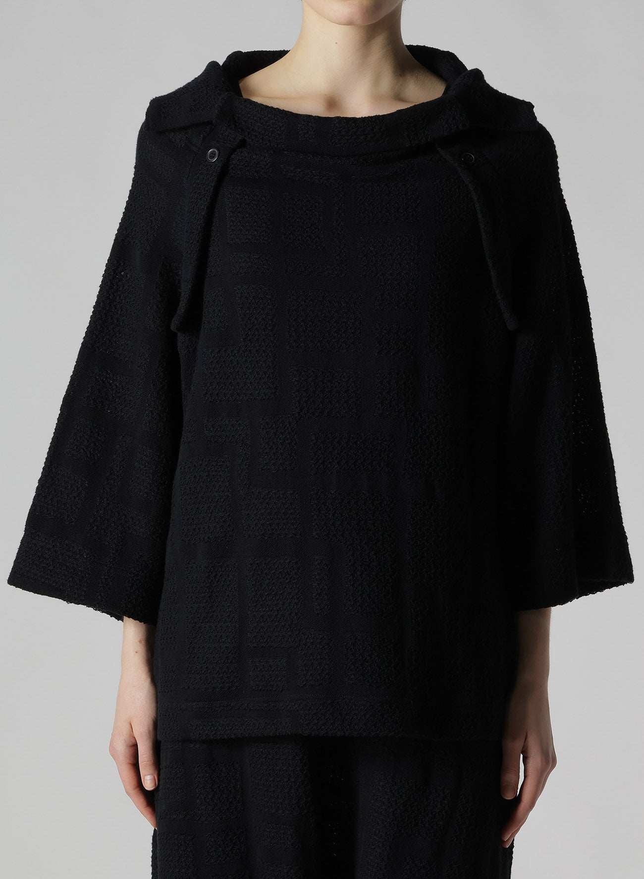 GEOMETRIC SHEER COLLARED RAGLAN PULLOVER