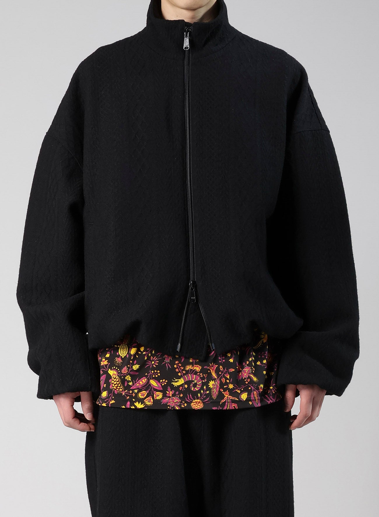 CABLE JQ KNIT STAND COLLAR BLOUSON
