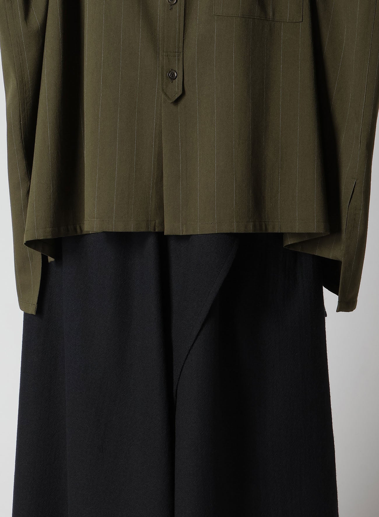 W/RY STRIPE ROLLED SLEEVE BLOUSE