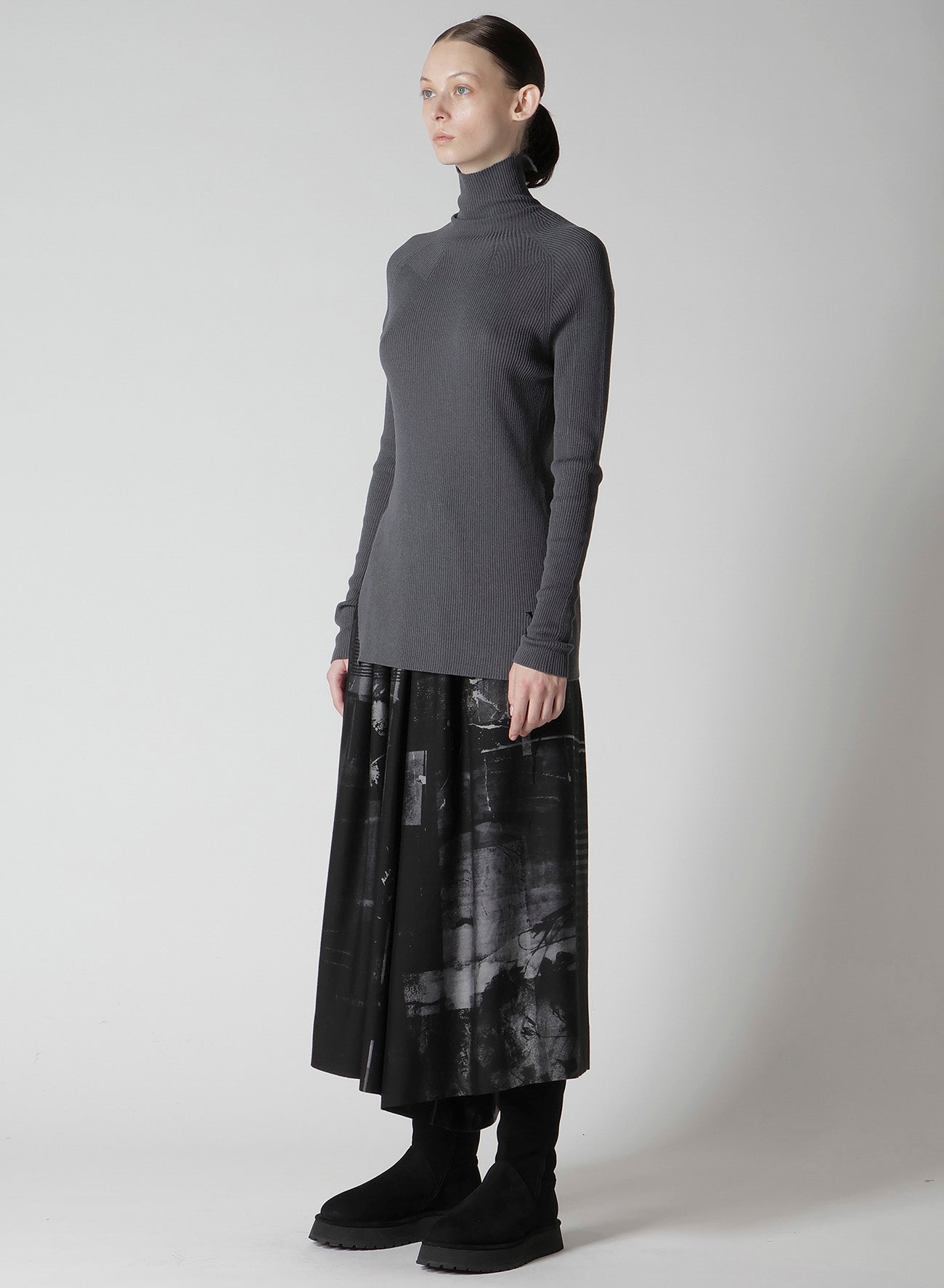 RIBBED HIGH NECK KNIT