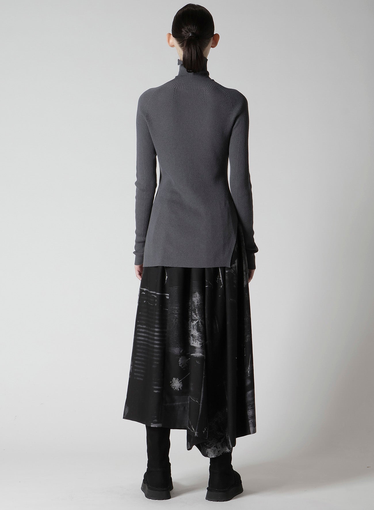 RIBBED HIGH NECK KNIT