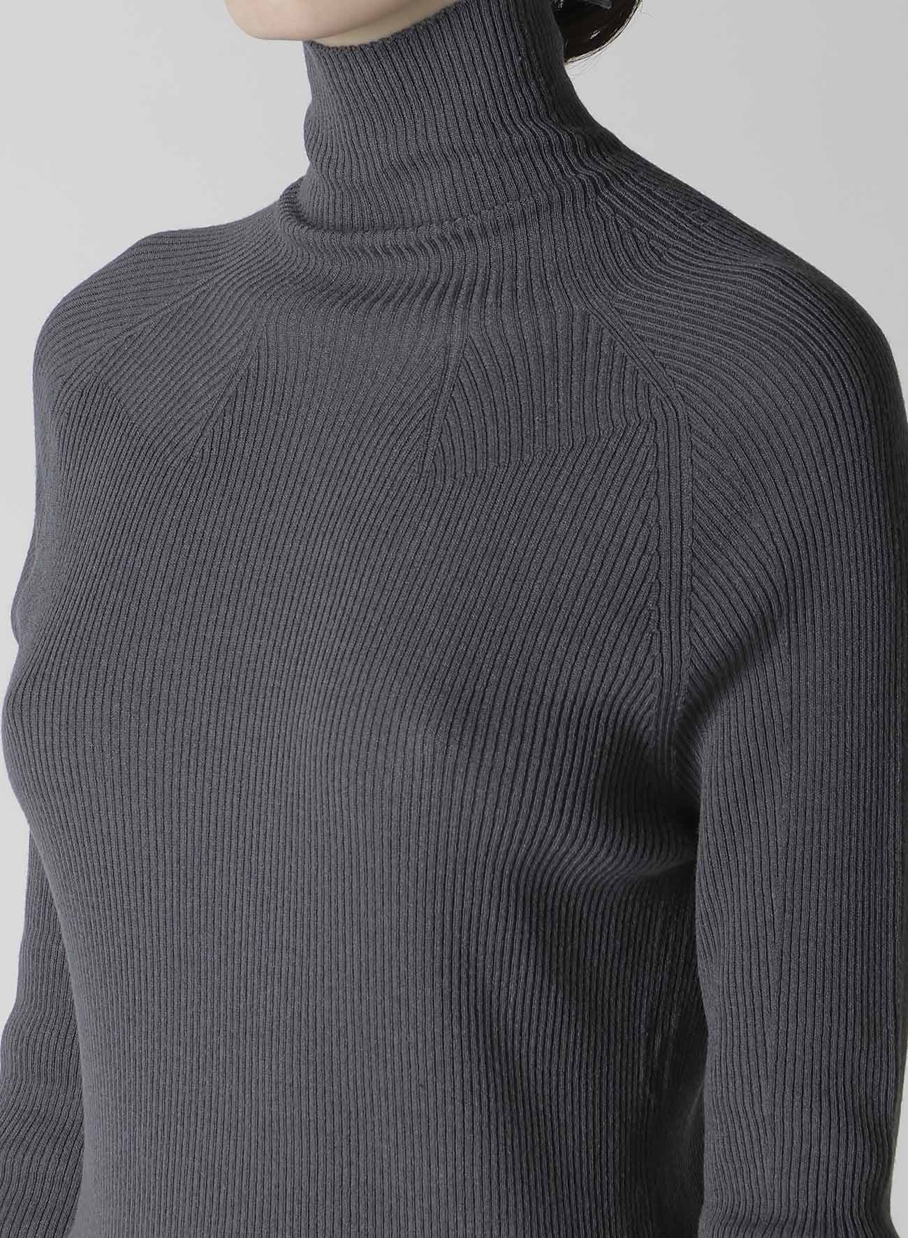 RIBBED HIGH NECK KNIT
