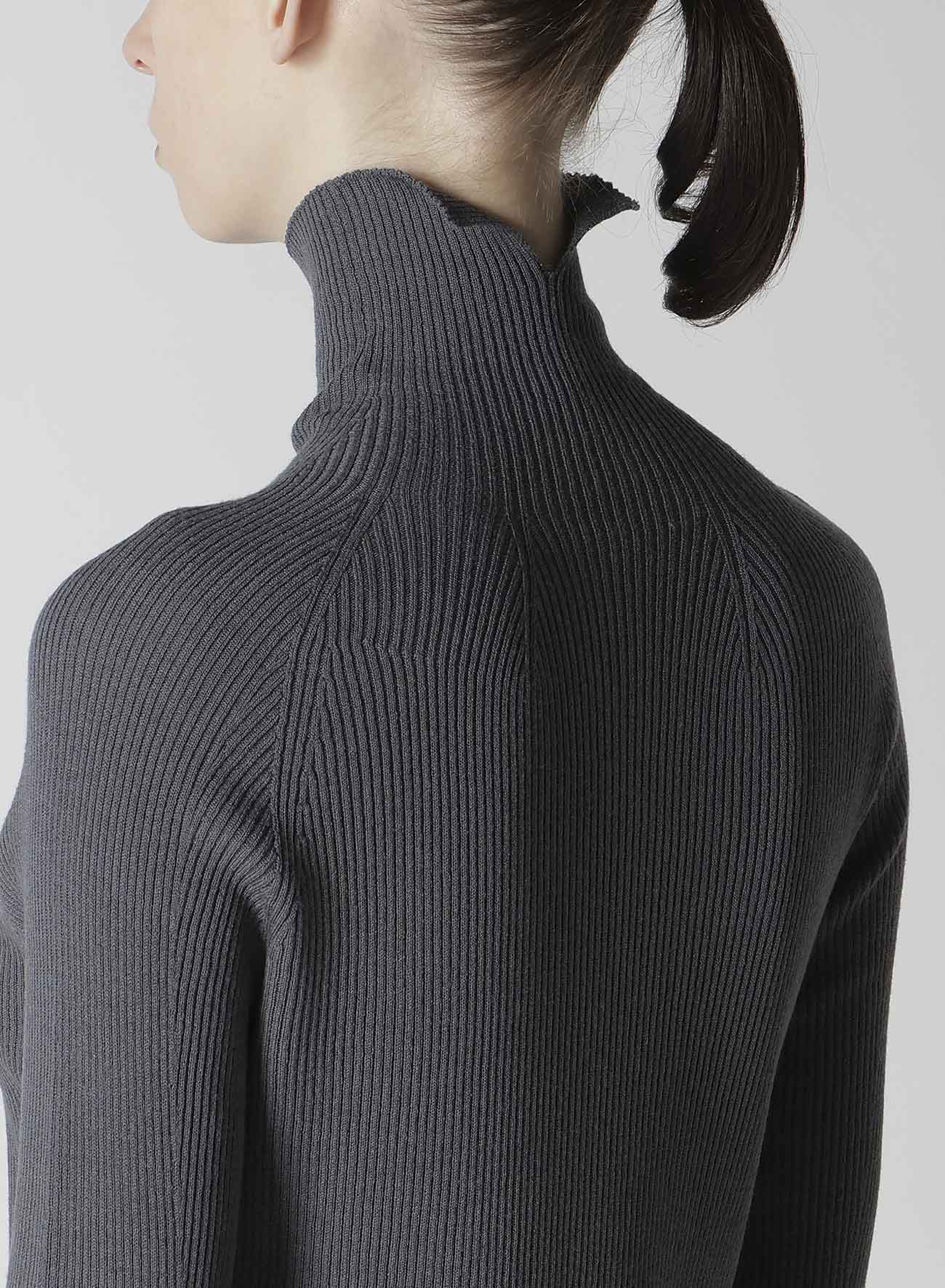 RIBBED HIGH NECK KNIT
