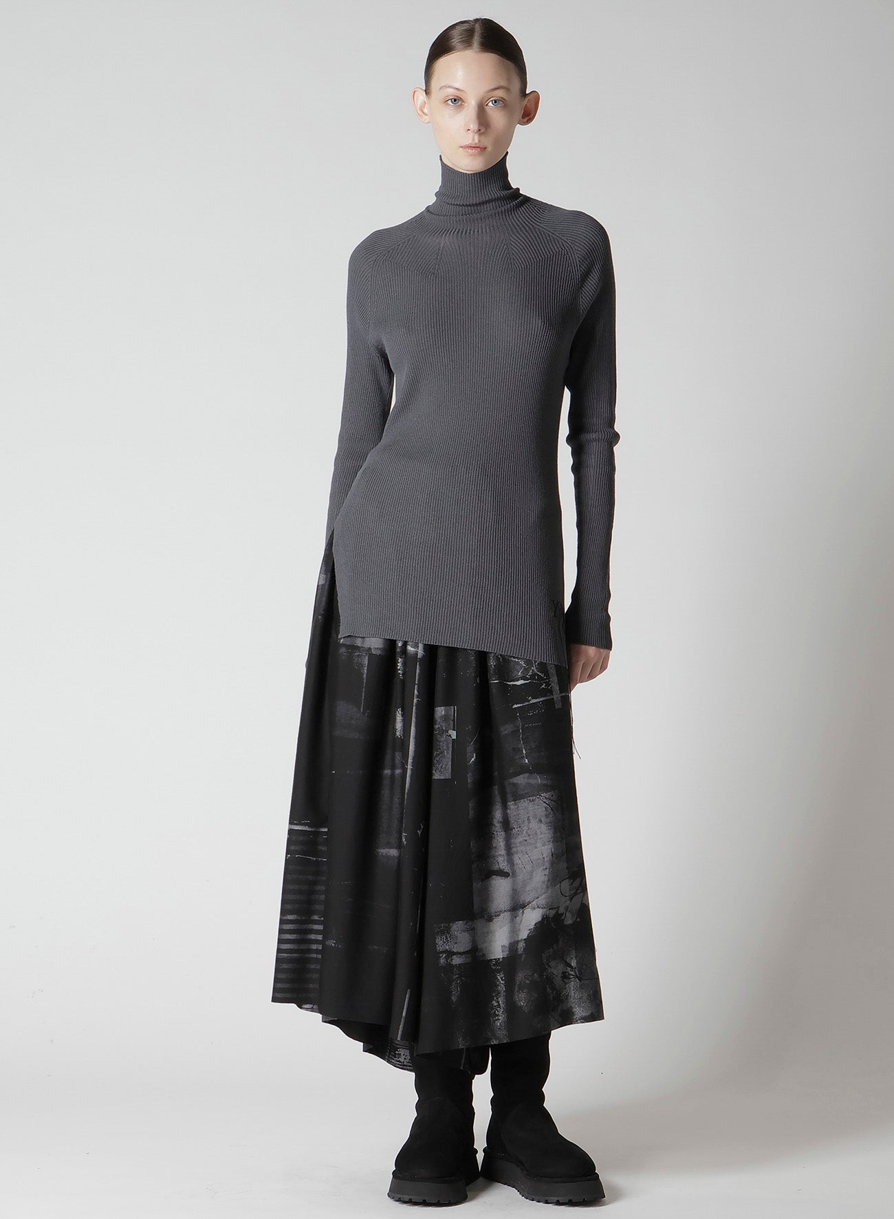 RIBBED HIGH NECK KNIT
