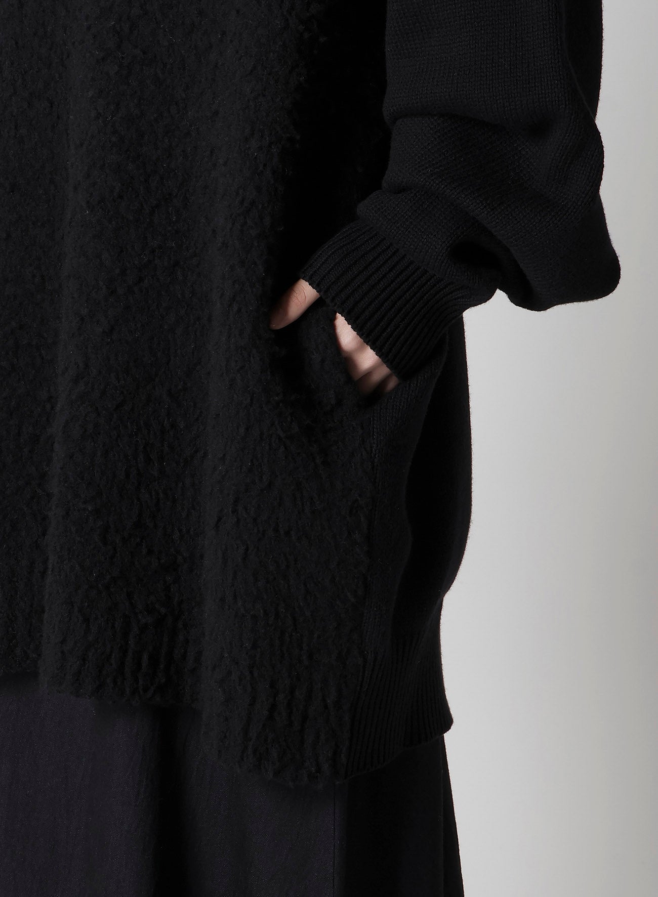 TOGGLE BUTTUN HOODIE