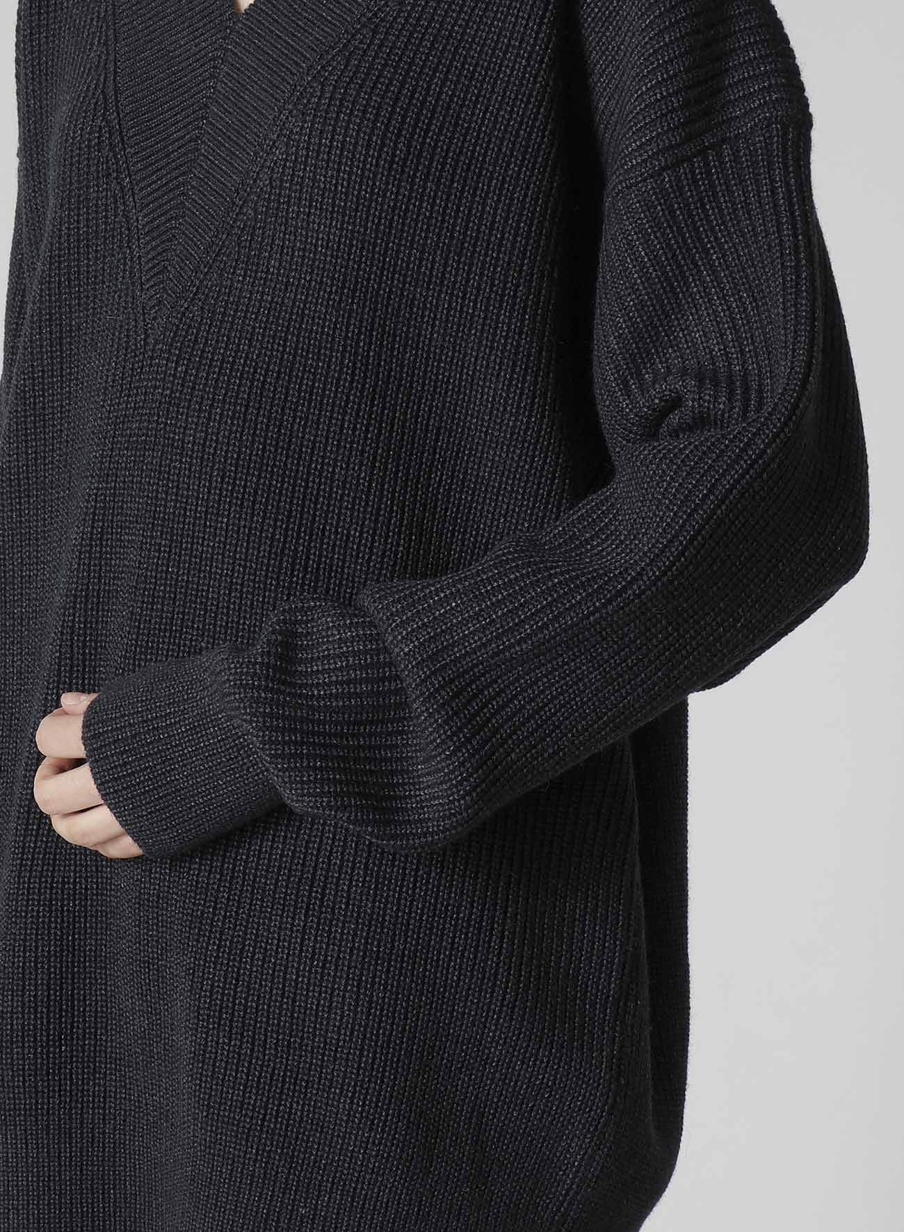 BIG V-NECK KNITTED CARDIGAN