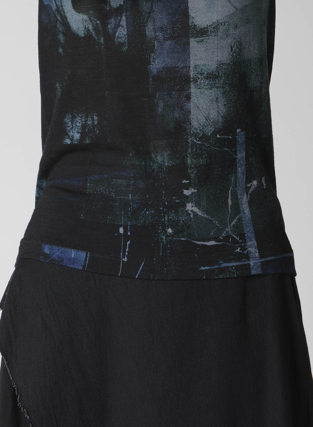 BLURRY FLOWER PRINTTED HIGH NECK LONG SLEEVE T