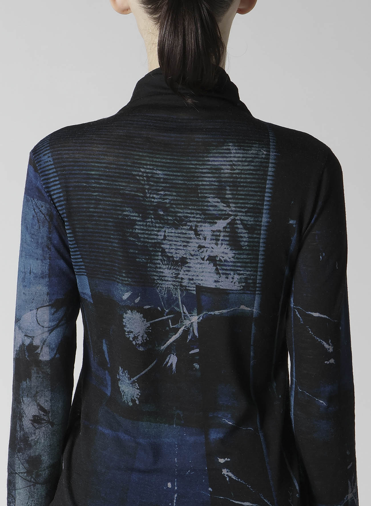 BLURRY FLOWER PRINTTED HIGH NECK LONG SLEEVE T