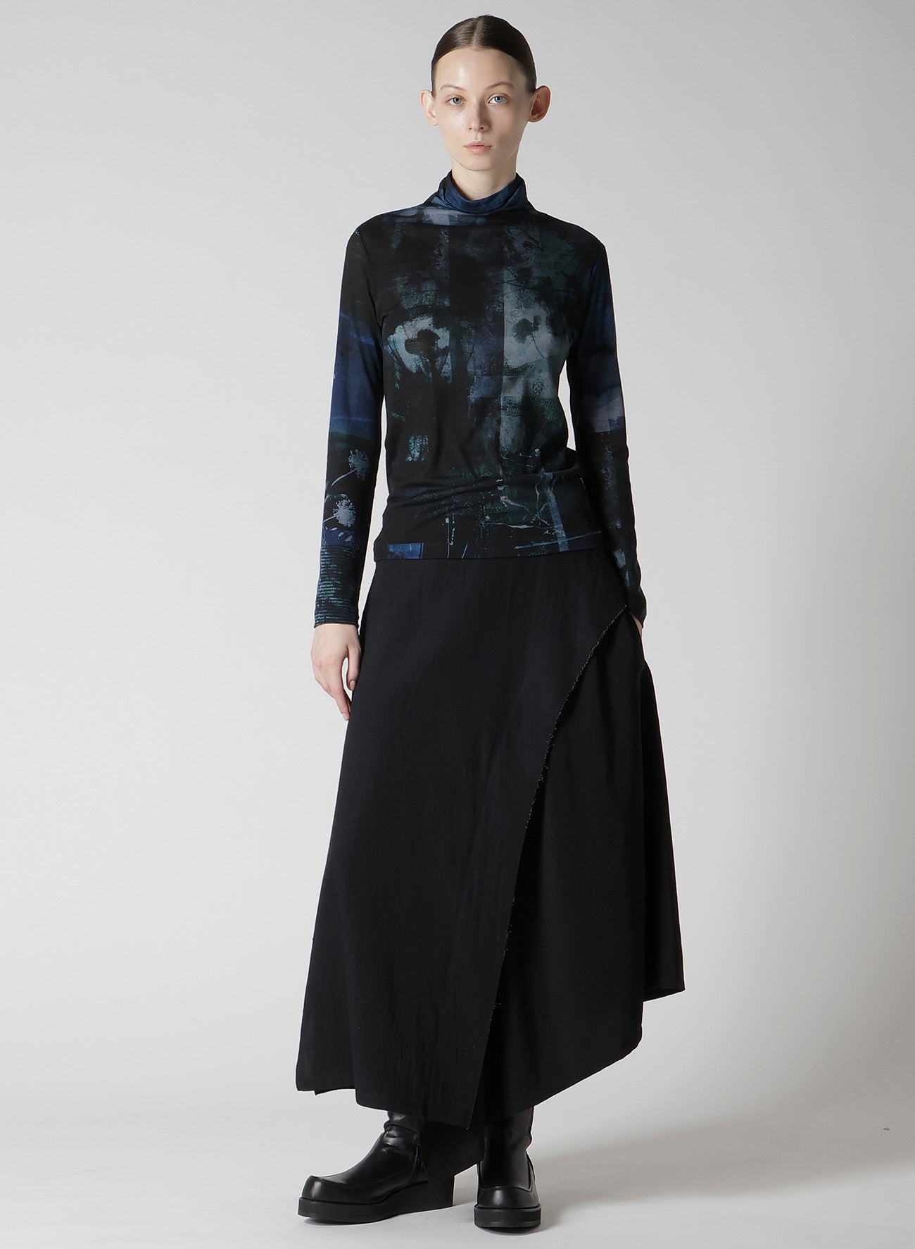 BLURRY FLOWER PRINTTED HIGH NECK LONG SLEEVE T