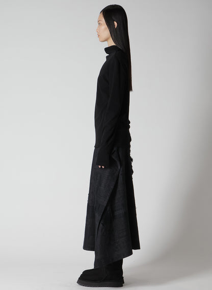 HARD-TWIST BACK BUTTON OFF-NECK T