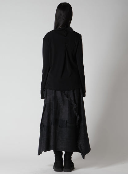 HARD-TWIST BACK BUTTON OFF-NECK T