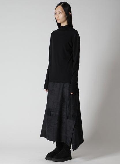 HARD-TWIST BACK BUTTON OFF-NECK T