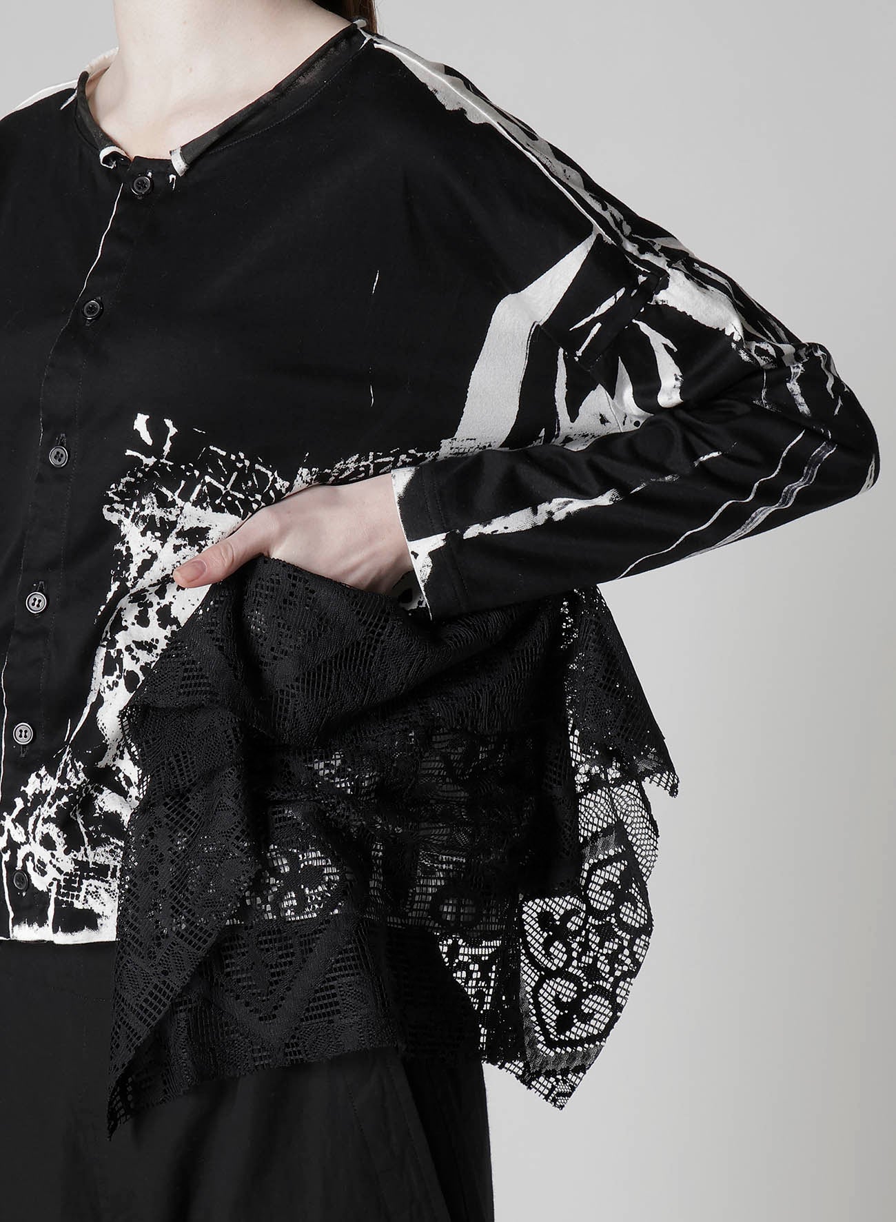 COTTON LACE/PRINT SIDE POCKET CROPPED CARDIGAN