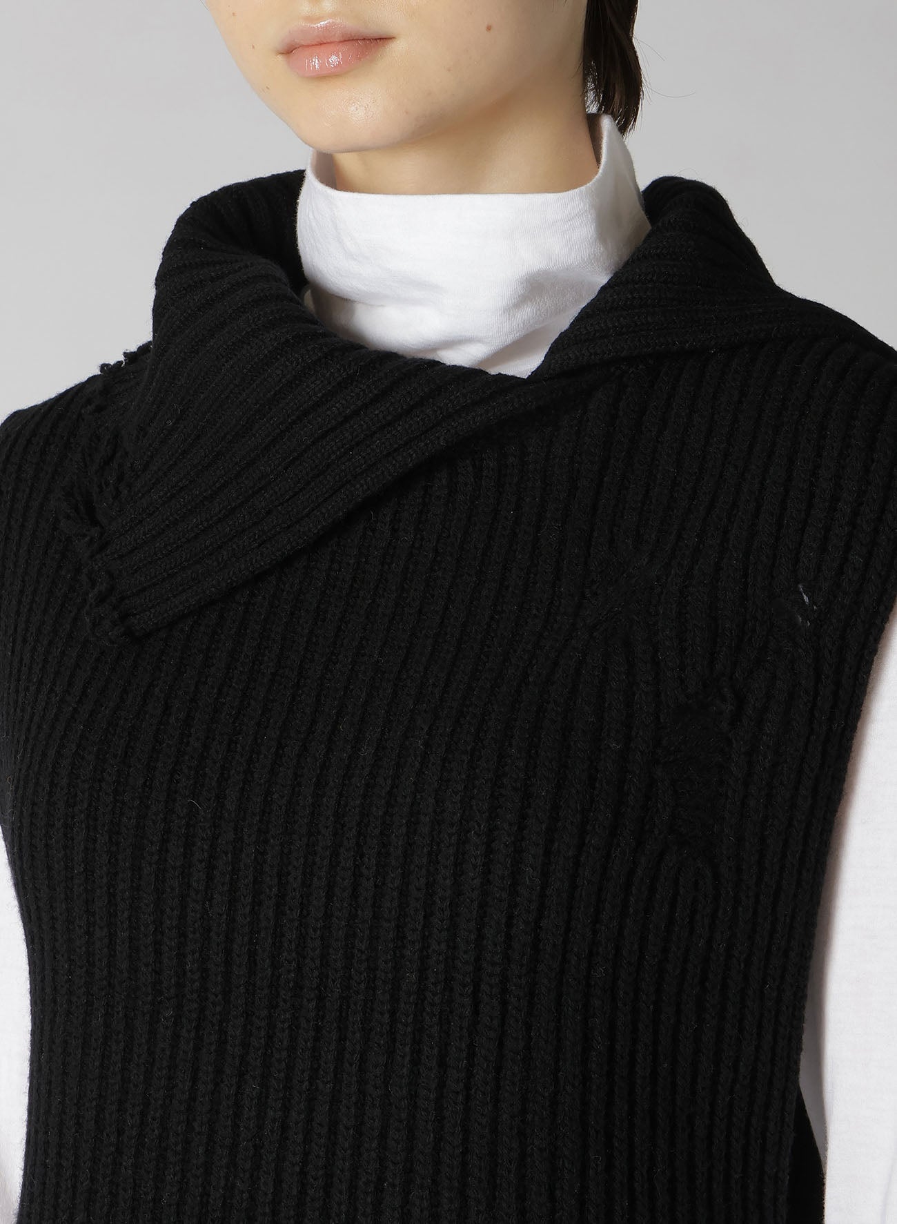 LAMB WOOL DAMAGED KNIT VEST