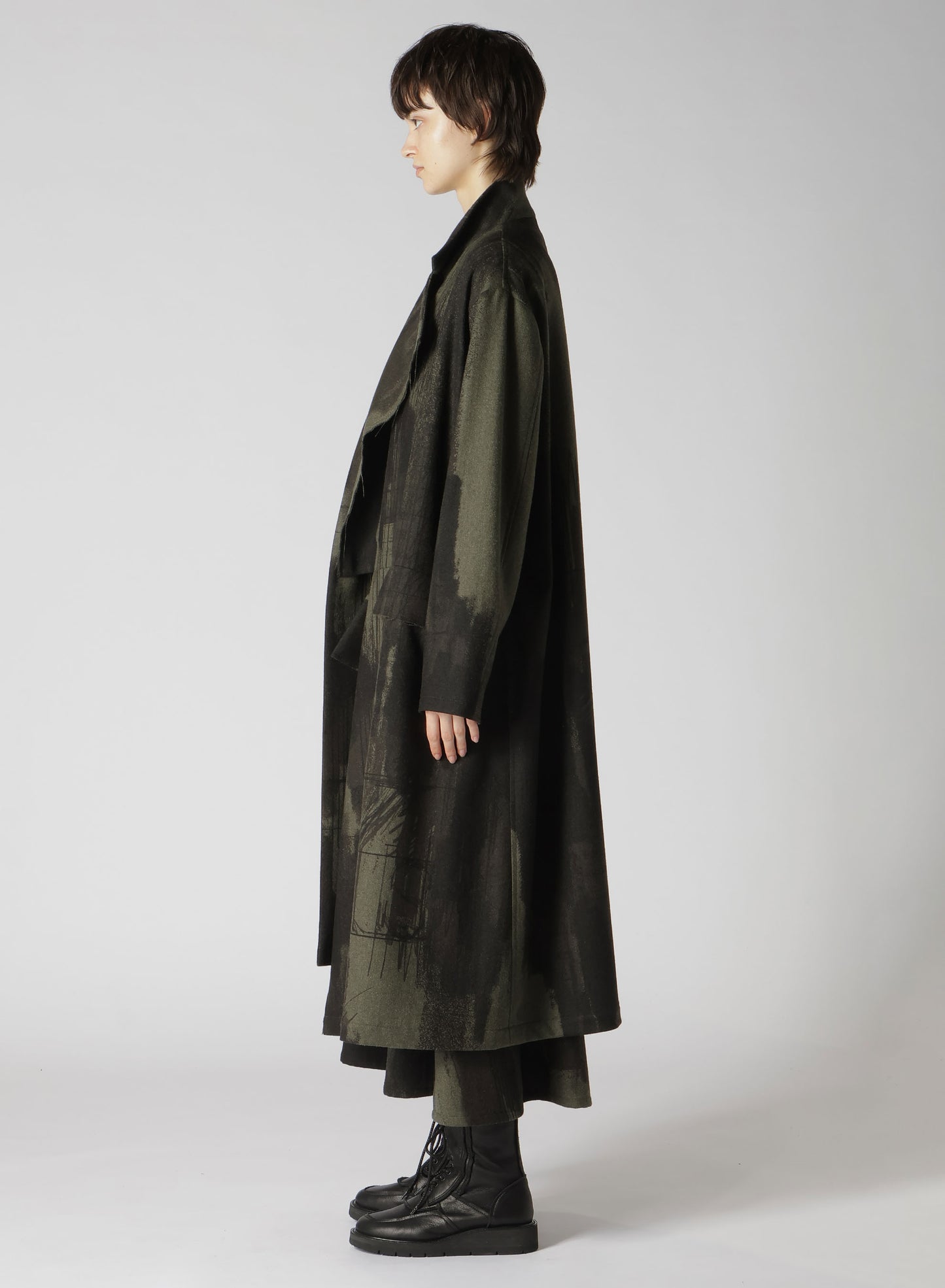 【10/4 12:00(JST) Release】WOOL FLANNEL LOGO SCRIBBLE LEFT FRONT CUT COAT