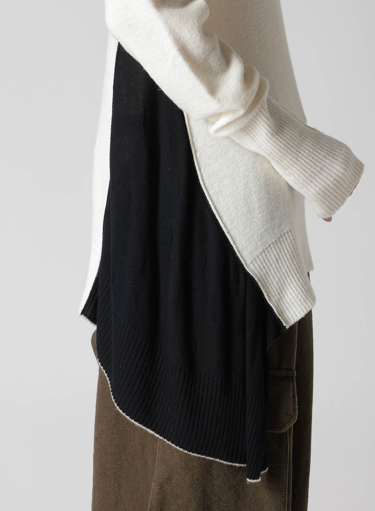 【11/1 12:00(JST) Release】REVERSE STITCHES OFF NECK SIDE DRAPE KNIT