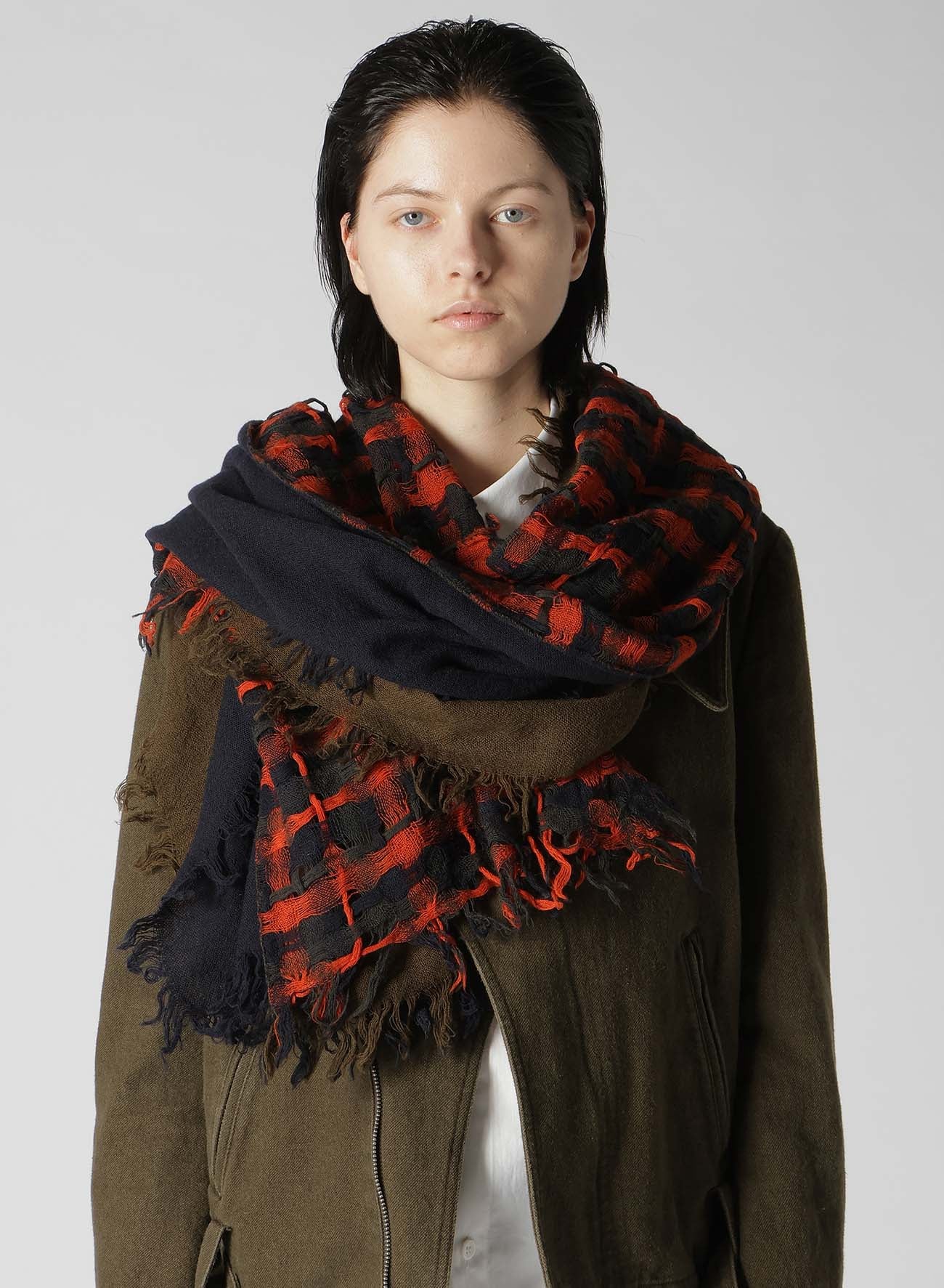 HOLED PLAID WOOL SCARF