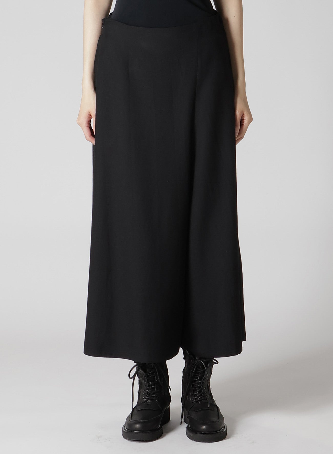 RY/W GABARDINE ASYMMETRIC FLARE PANTS