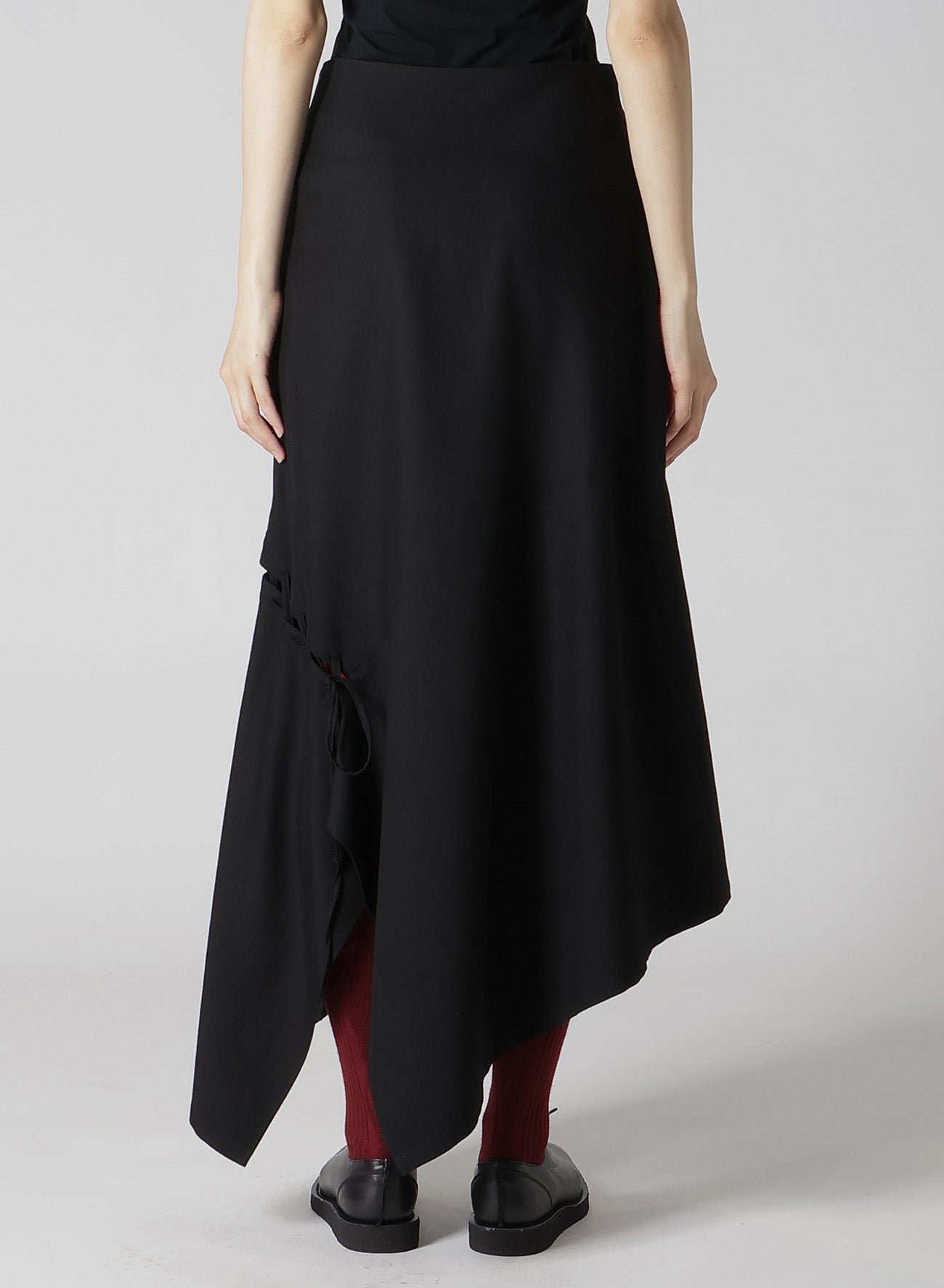 RY/W GABARDINE BACK SIDE LACE UP SKIRT