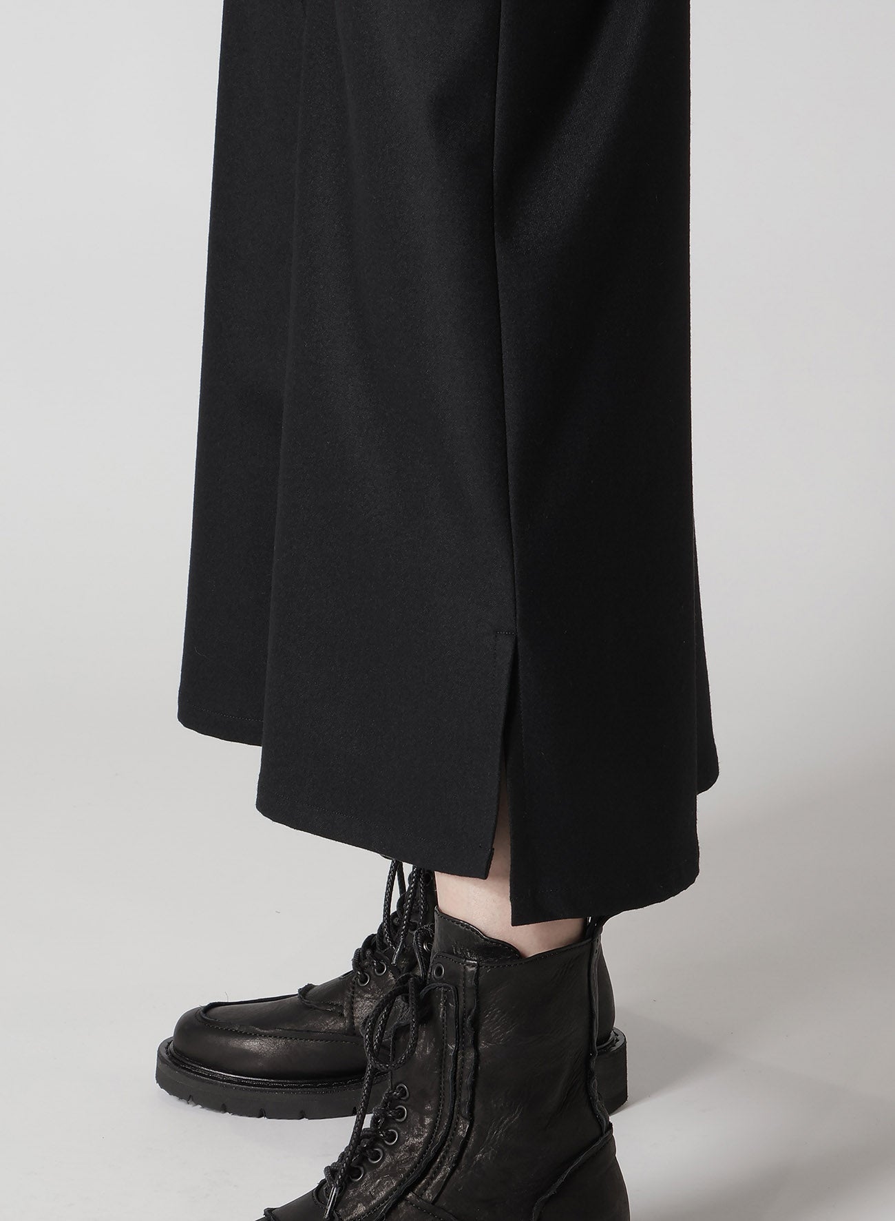 W/ FLANNEL HAND STITCHED ASYMMETRIC FLARE SKIRT