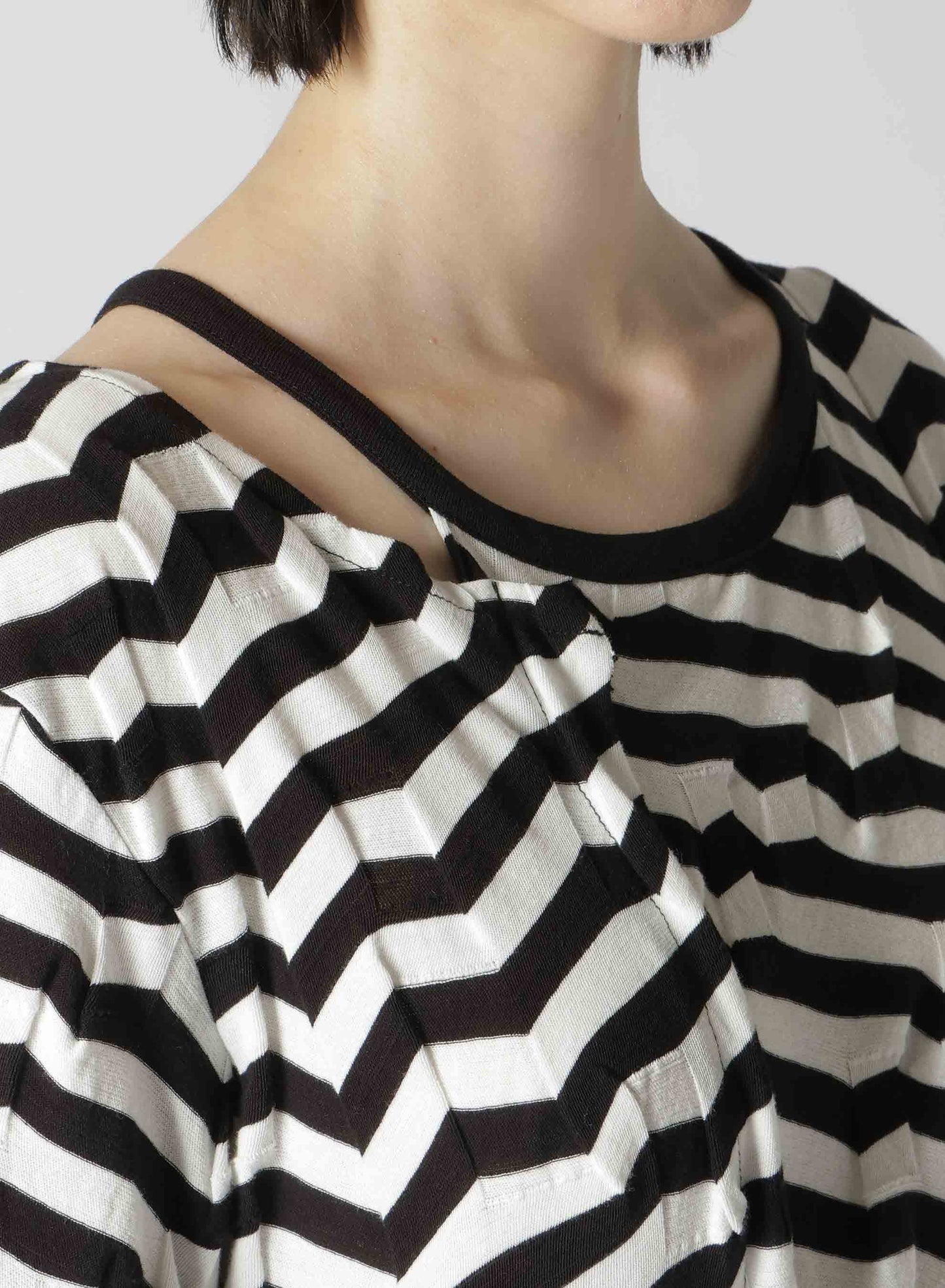 GEOMETRY LINKS STITCH STRIPED ASYMMETRIC LONG SLEEVE T A