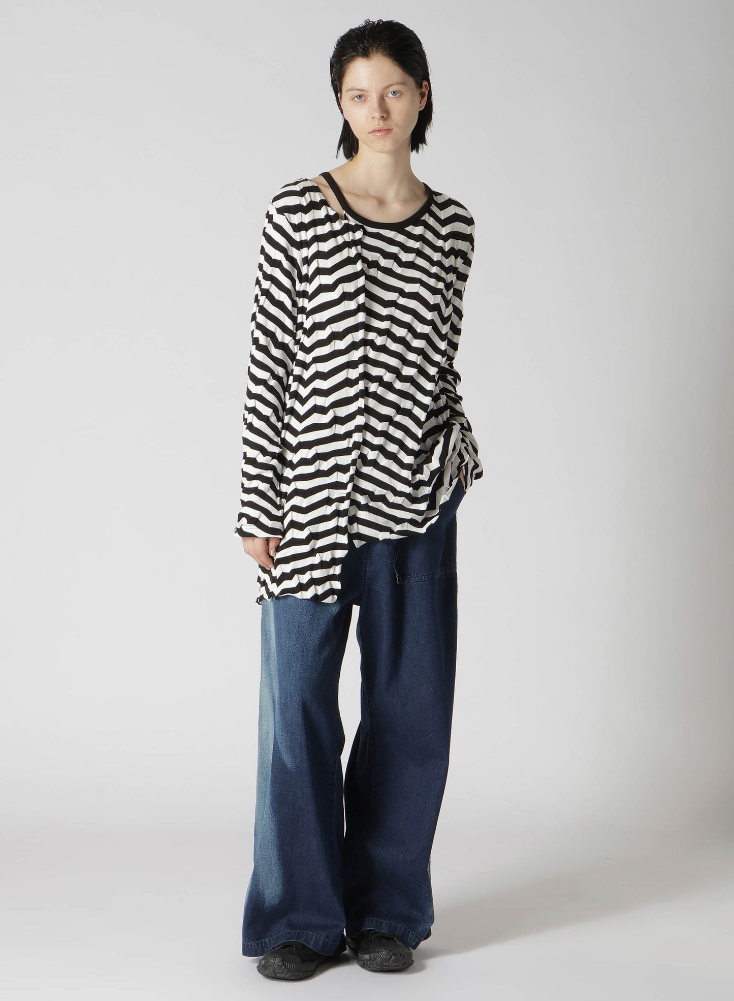 GEOMETRY LINKS STITCH STRIPED ASYMMETRIC LONG SLEEVE T A