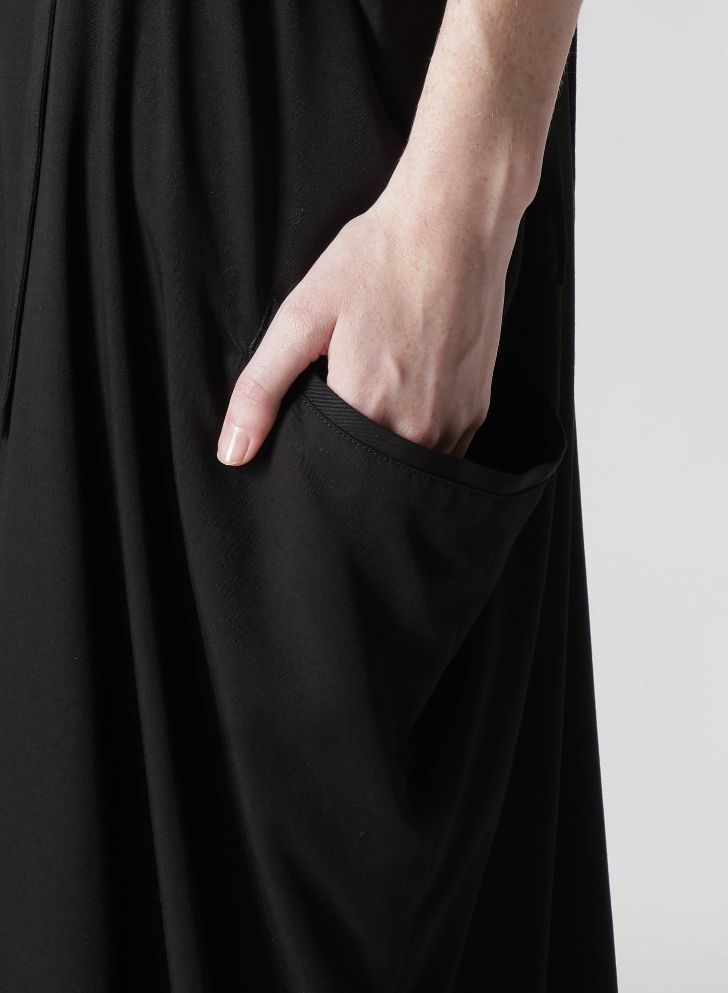 【1/23 12:00(JST) Release】RAYON TWILL SHOULDER STRAP DRESS