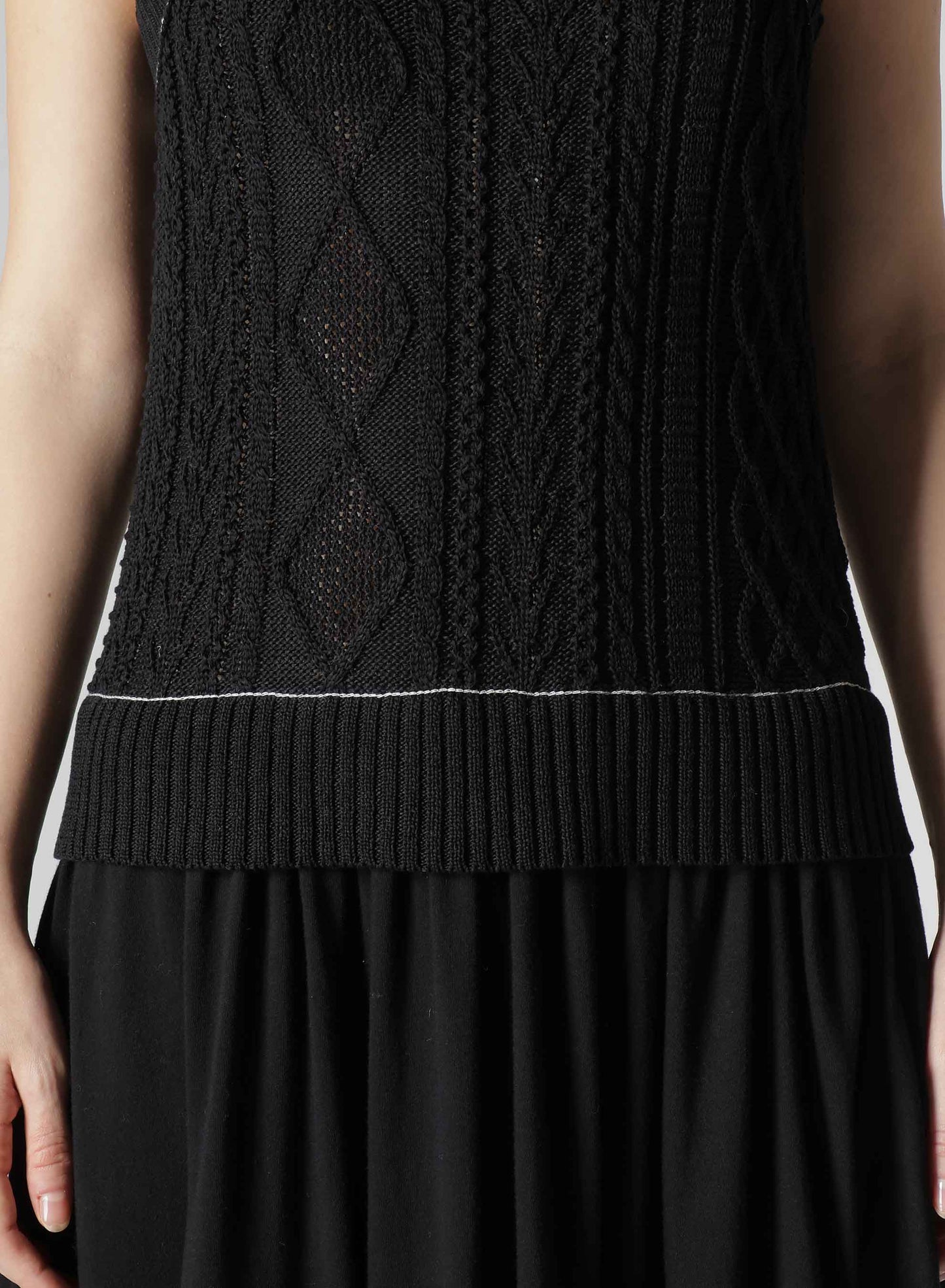 【1/23 12:00(JST) Release】CABLE KNIT/JERSEY SUSPENDER DRESS