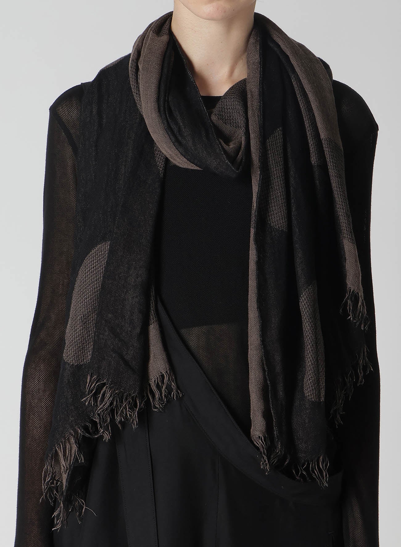 DOT JACQUARD SCARF