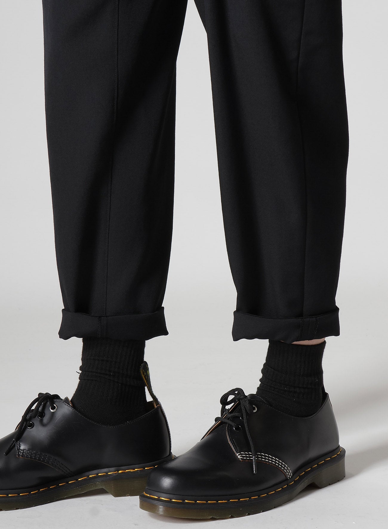 WOOL GABARDINE TAPERED PANTS