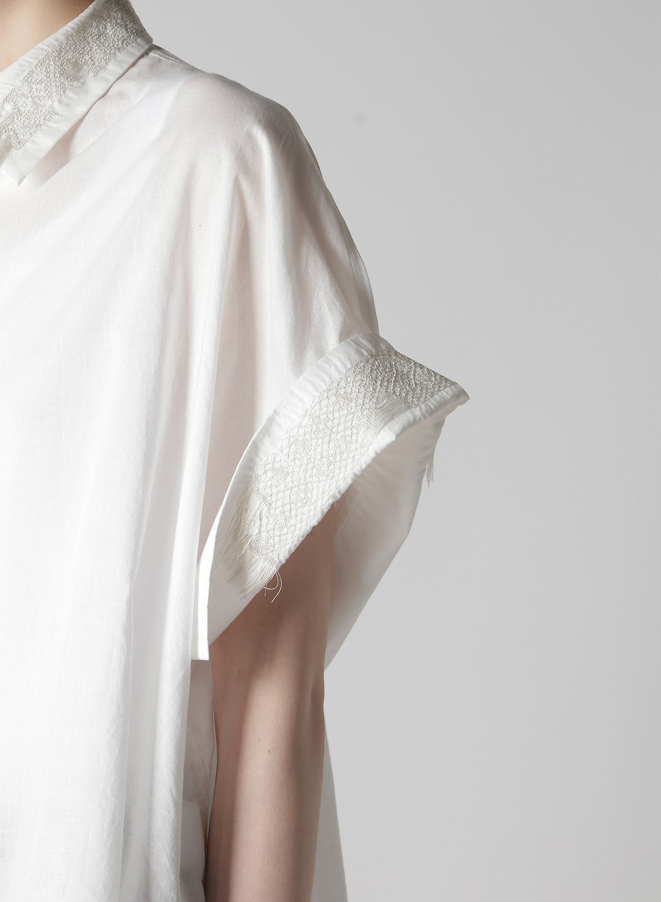 COTTON LAWN SHORT CUFFS BLOUSE