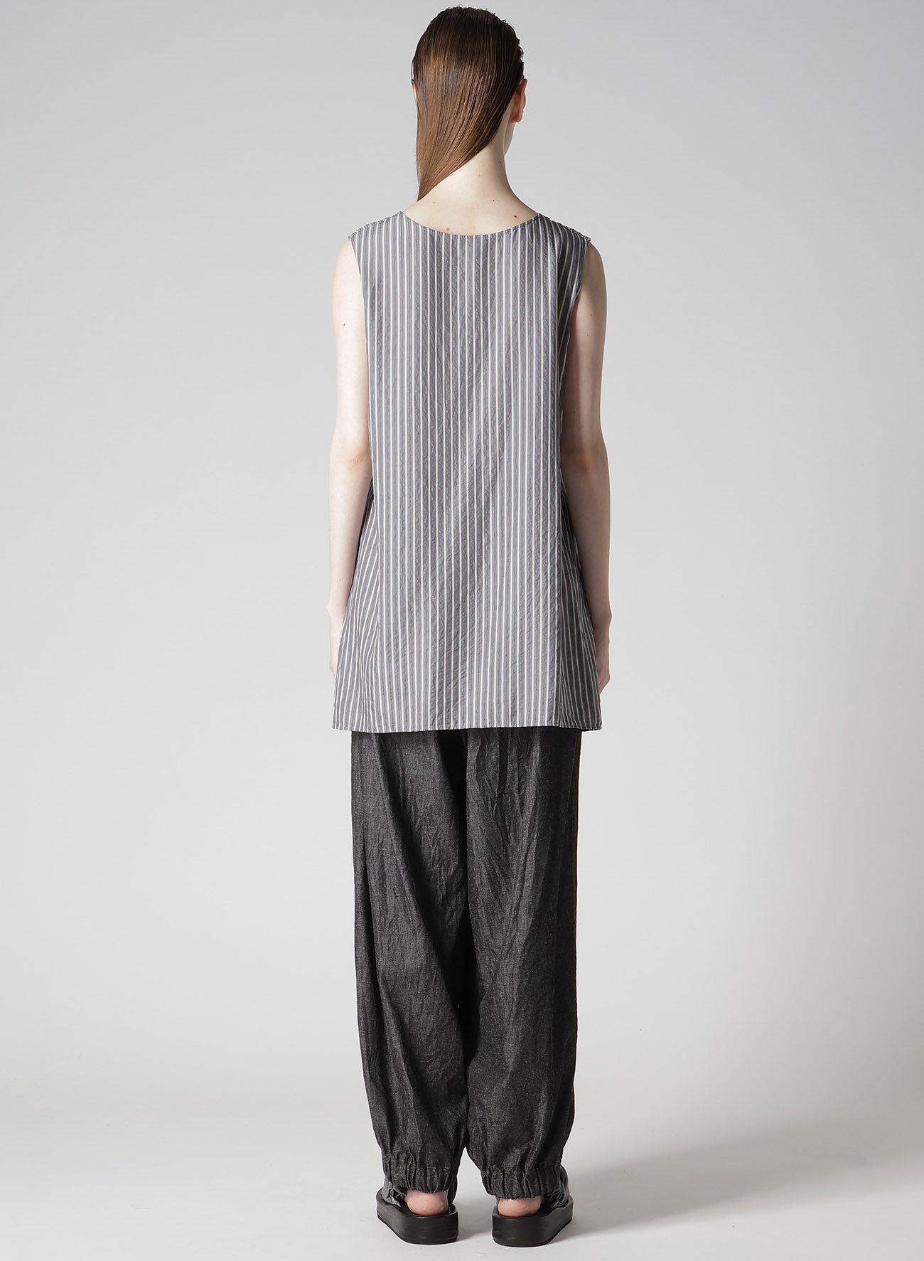 CELLULOSE STRIPE FLARE SLEEVELESS BLOUSE