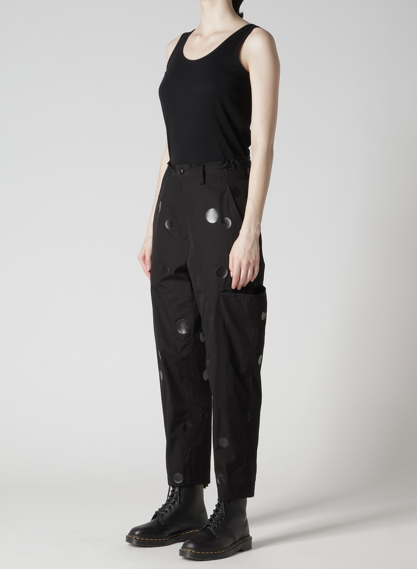 100/2 BROAD DOT PIGMENT PRINT TAPERED PANTS