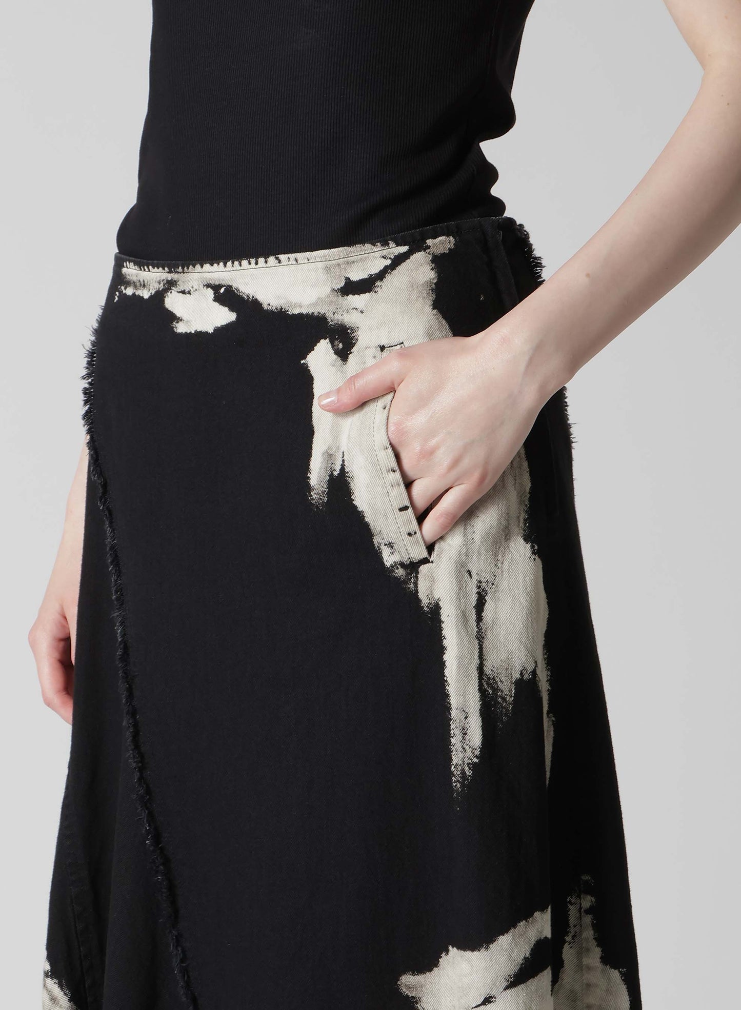 8OZ DENIM BRUSH BLEACH LONG SKIRT