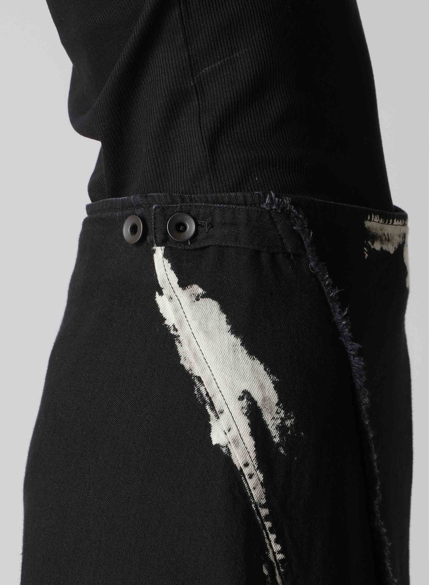 8OZ DENIM BRUSH BLEACH LONG SKIRT