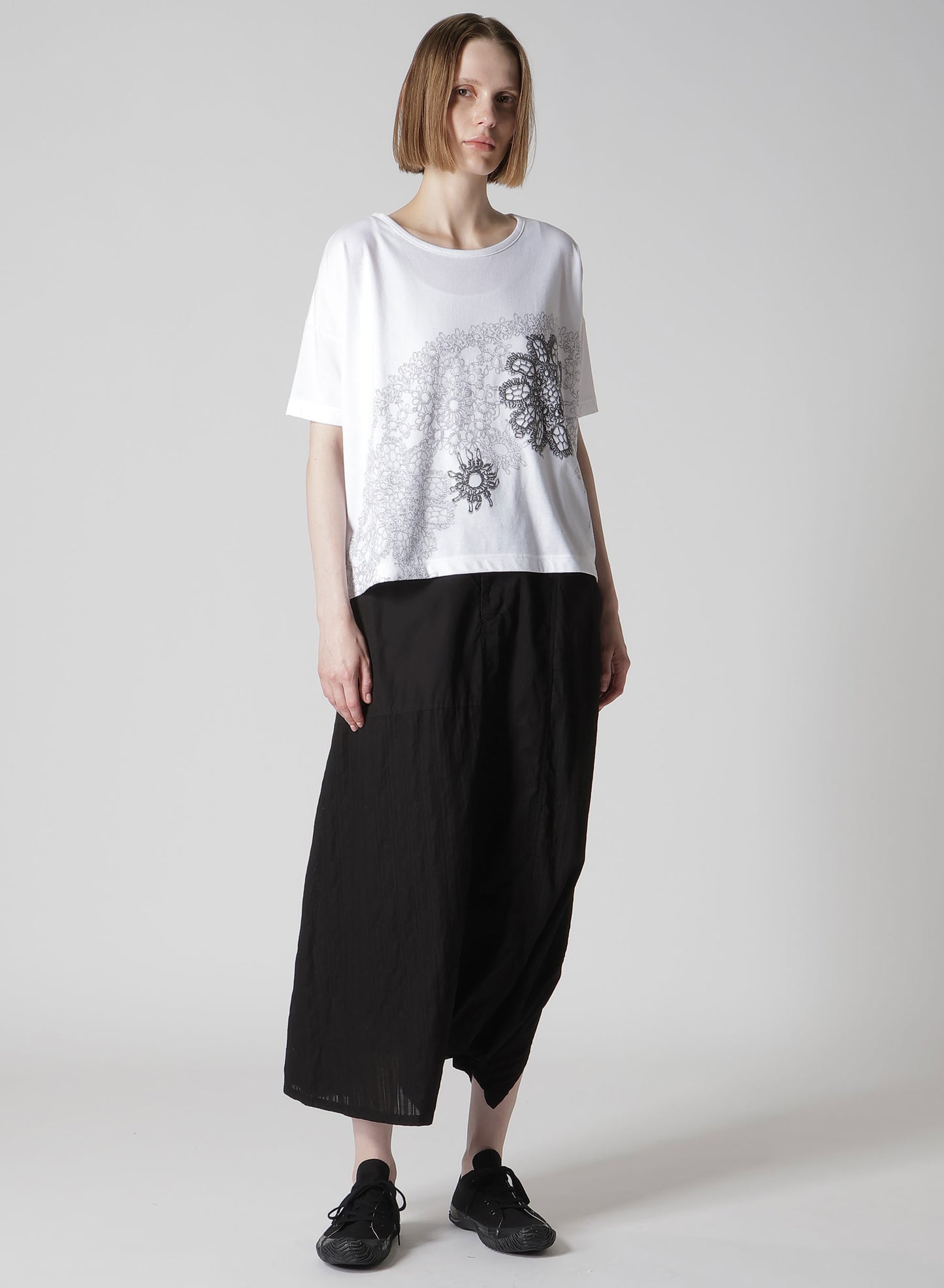 COTTON JERSEY LACE PRINT SHORT SLEEVE CROPED TEE