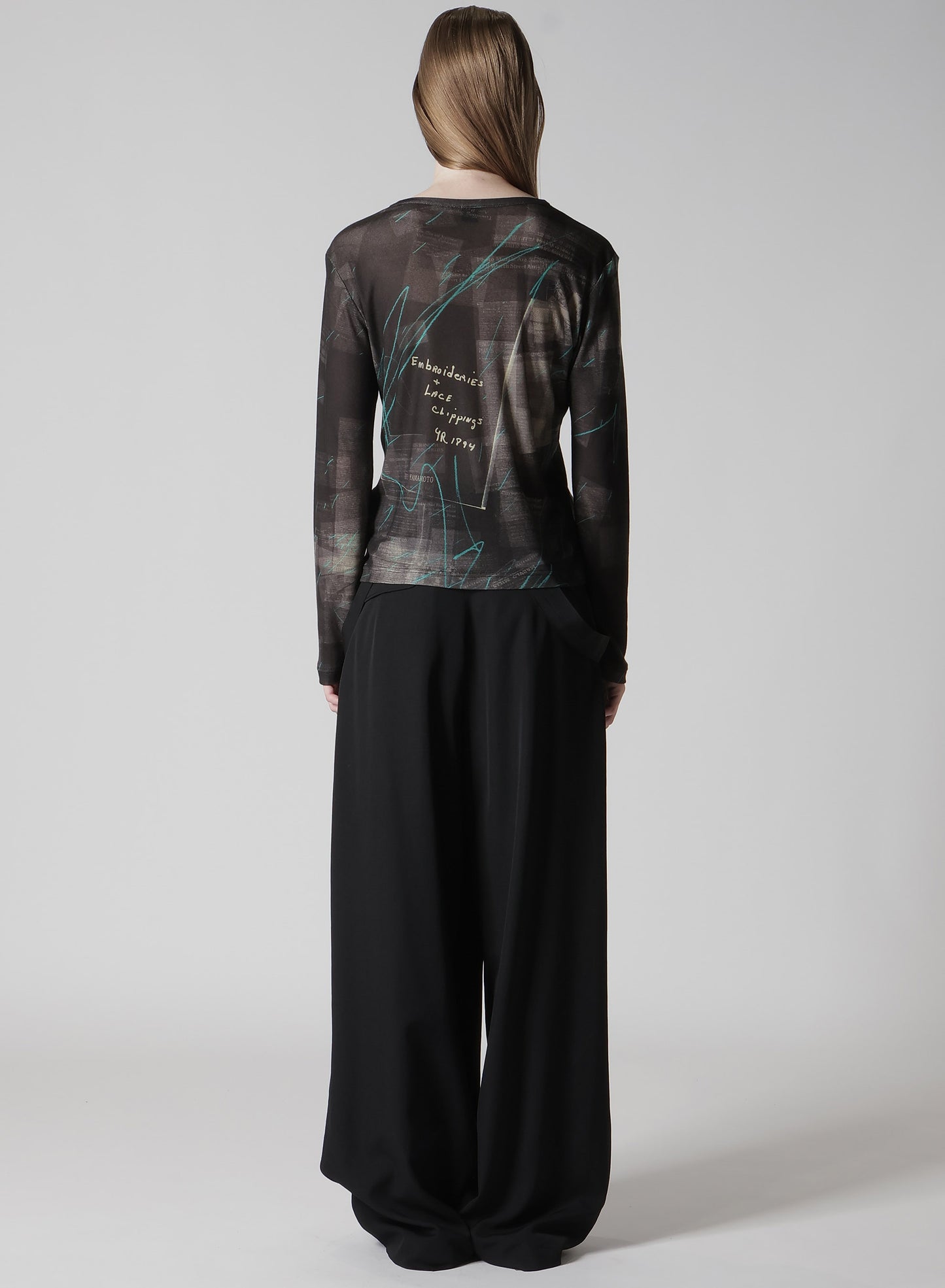 CELLULOSE NEWSPAPER PRINT LONG SLEEVE TEE