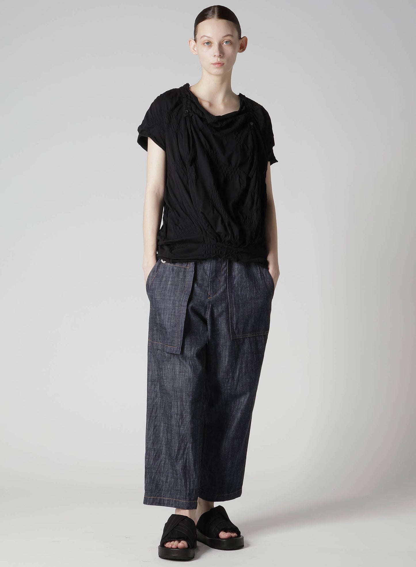 SMOCKING JQ GATHERED COLLAR PULLOVER