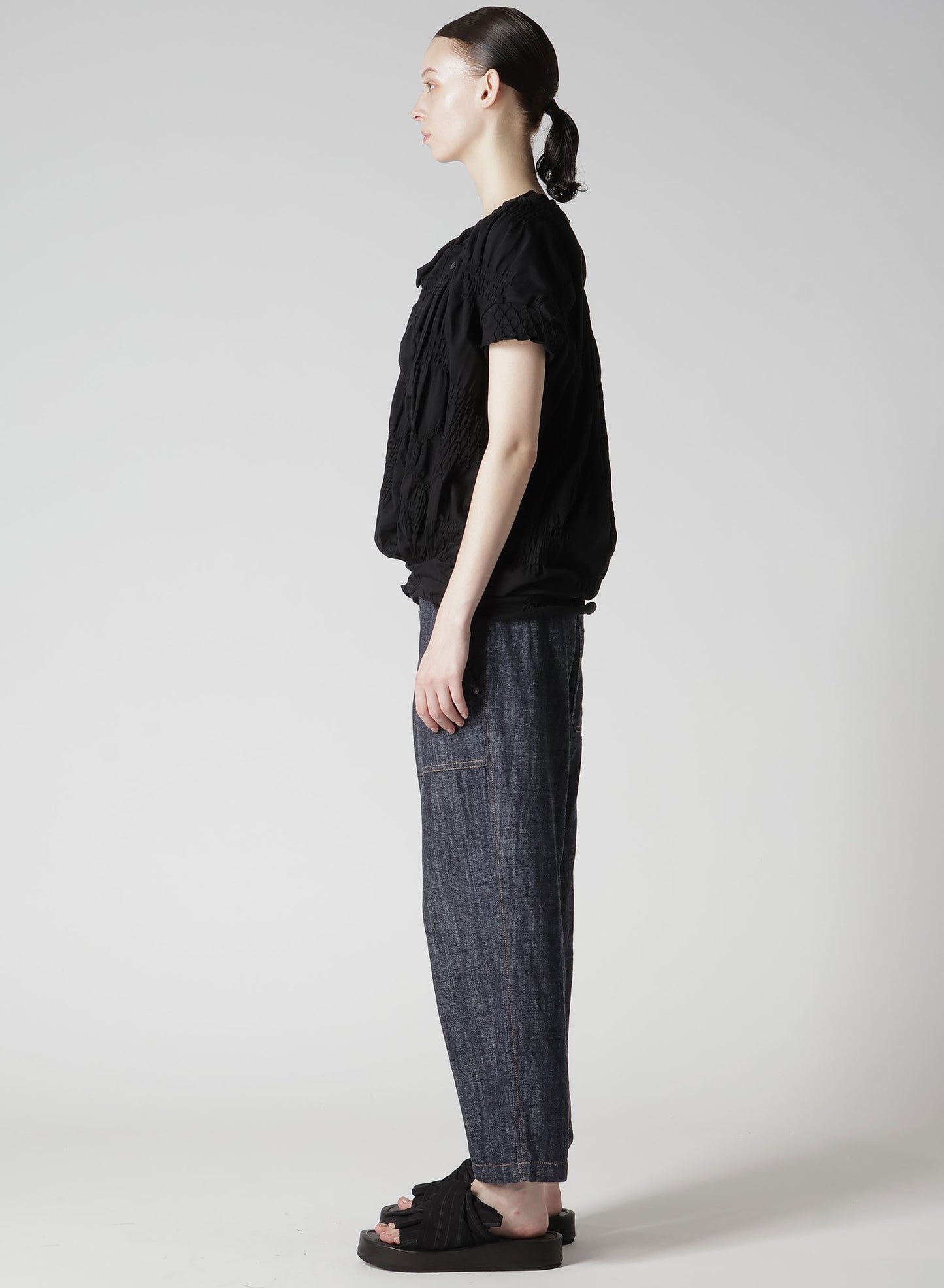 SMOCKING JQ GATHERED COLLAR PULLOVER