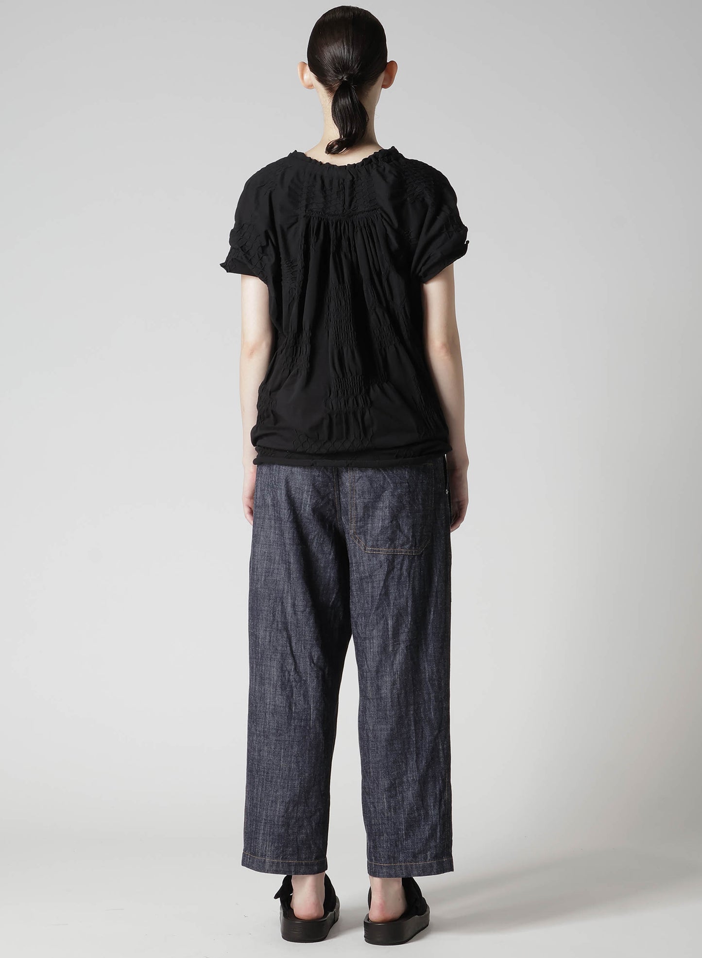 SMOCKING JQ GATHERED COLLAR PULLOVER