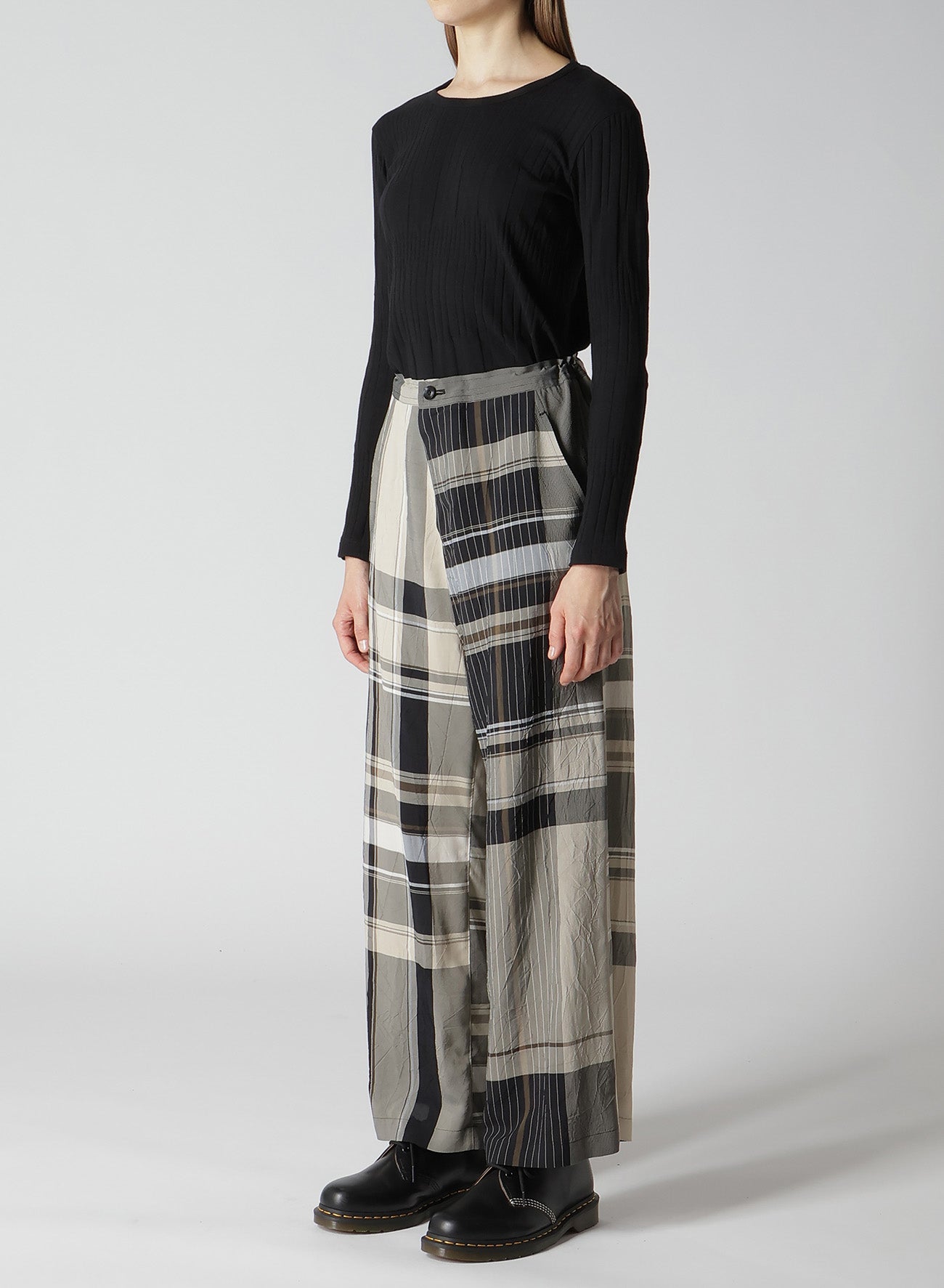 RAYON WRINKLED PLAID PANTS