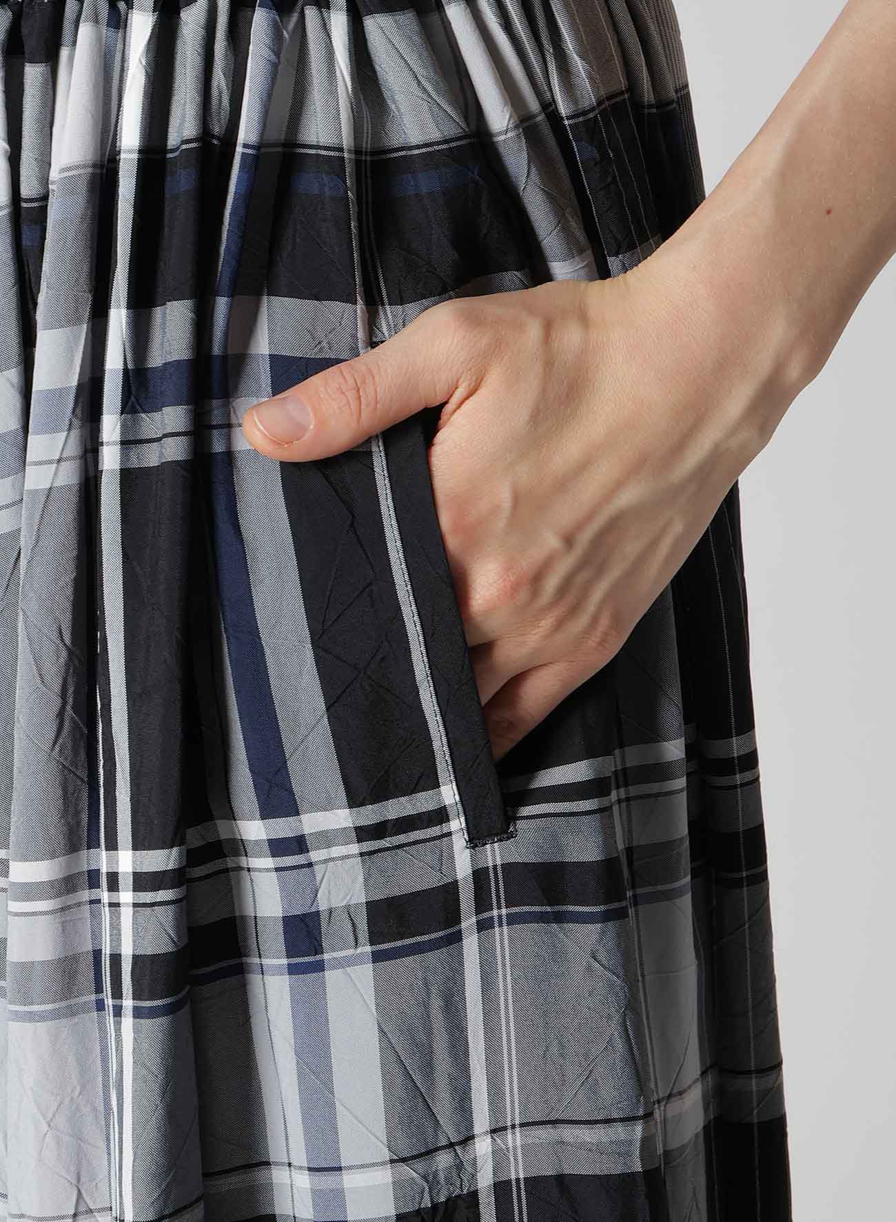 RAYON WRINKLED PLAID SKIRT