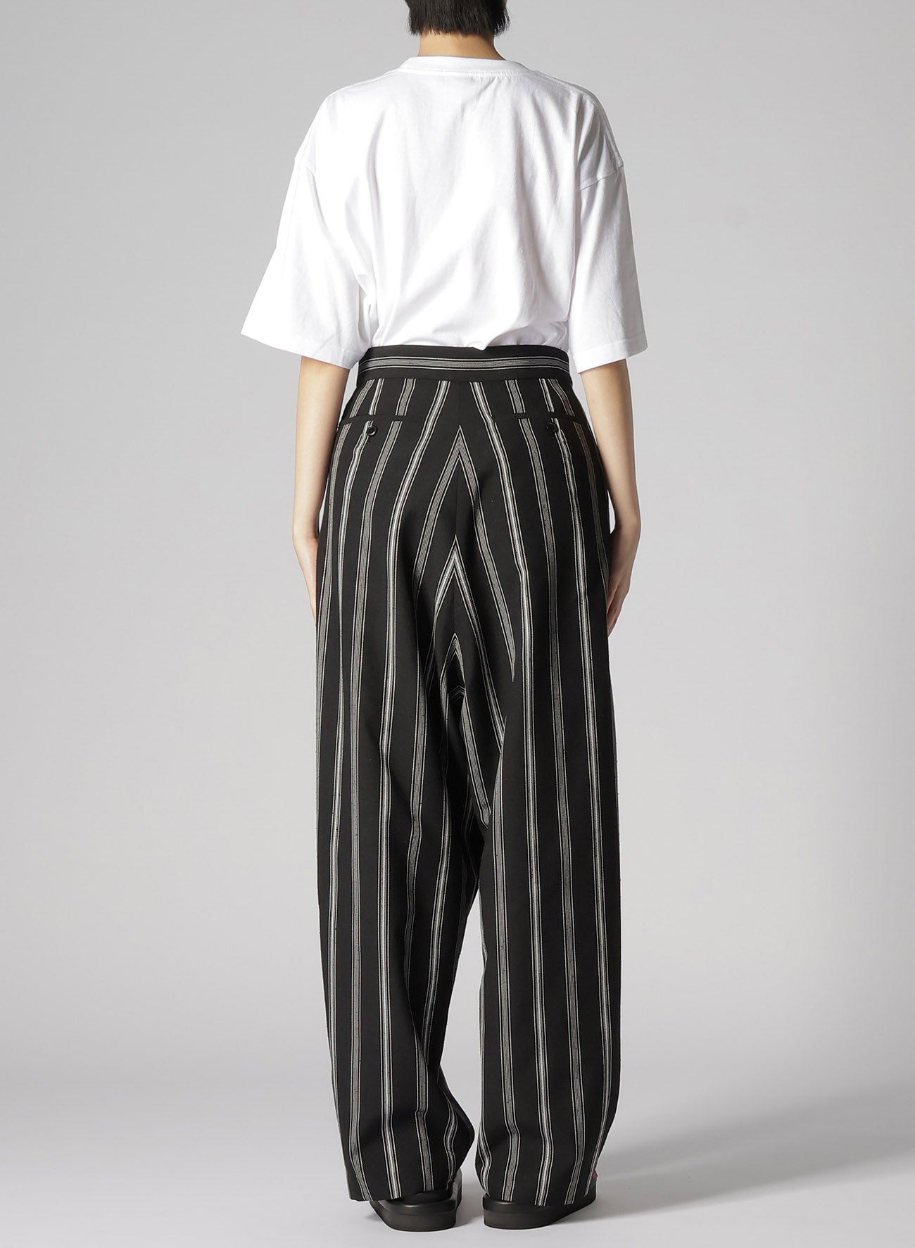 HARD TWISTED STRIPE PLEATED PANTS