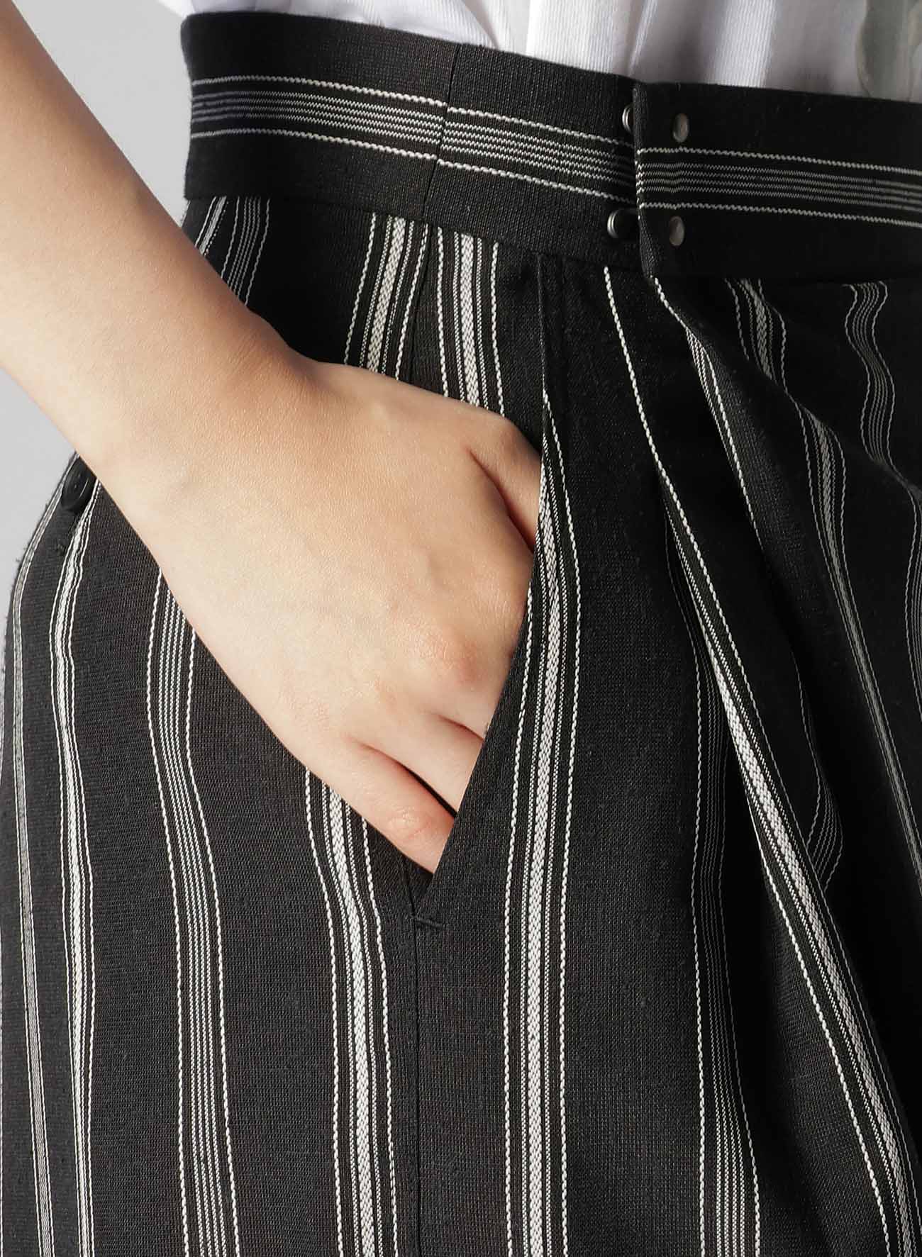 HARD TWISTED STRIPE PLEATED PANTS