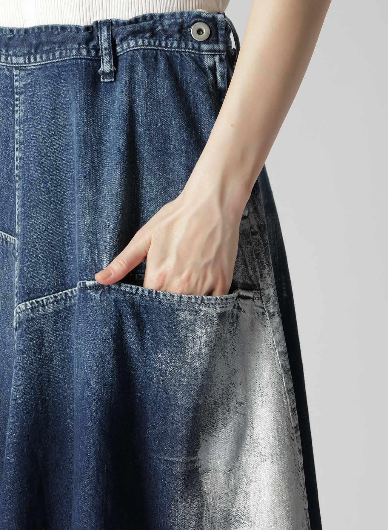 GUSSET FLARE DENIM SKIRT