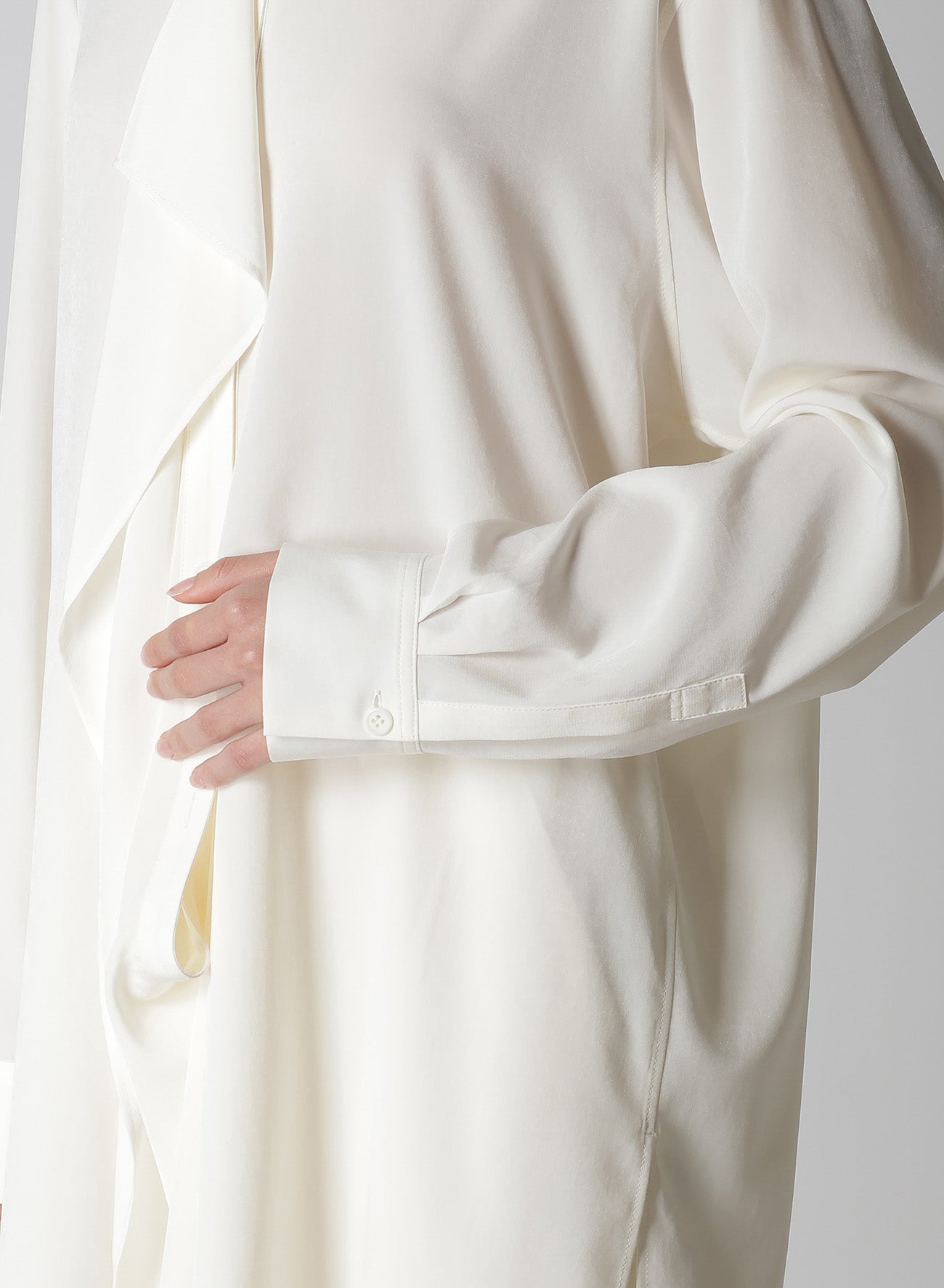 【12/13 12:00(JST) Release】CREPE de CHINE CLOTH PLACKET BLOUSE