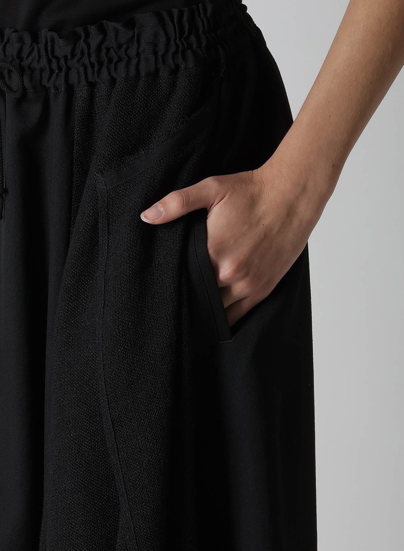 【12/13 12:00(JST) Release】WOOL GABARDINE CLOTH GATHERED PANTS