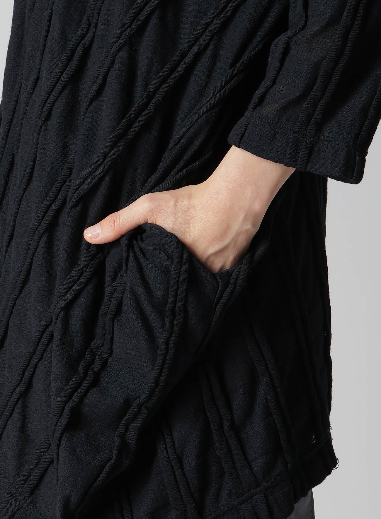 【12/13 12:00(JST) Release】CHECK CUT JACQUARD ASYMMETRIC DRAPE T